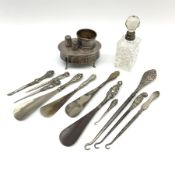 Group of silver comprising a 1928's jewellery box of oval form with cabriole legs