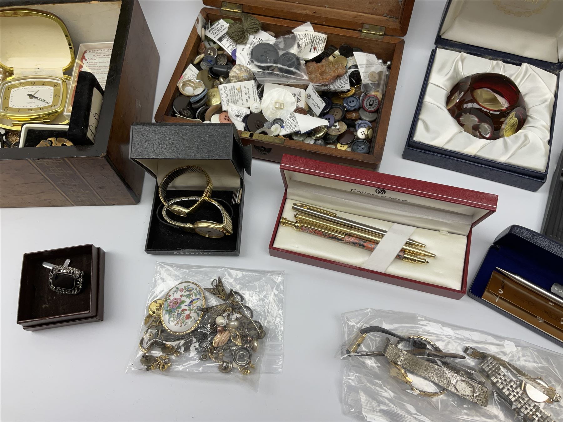 A collection of Vintage and later costume jewellery and wrist watches - Image 2 of 5