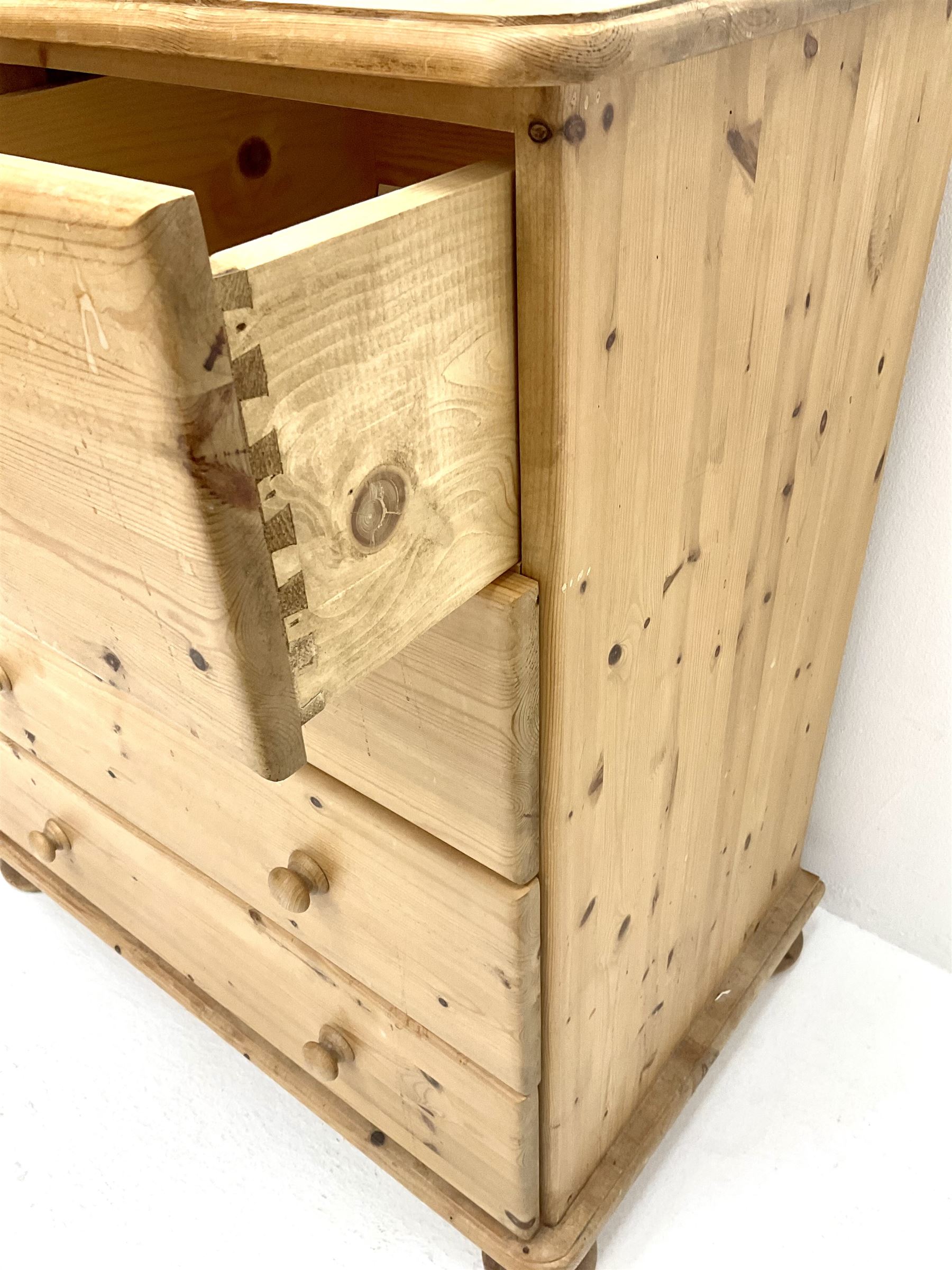 Solid pine chest - Image 3 of 3