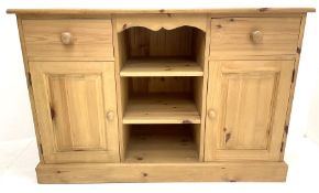 Soldi pine farmhouse style dresser