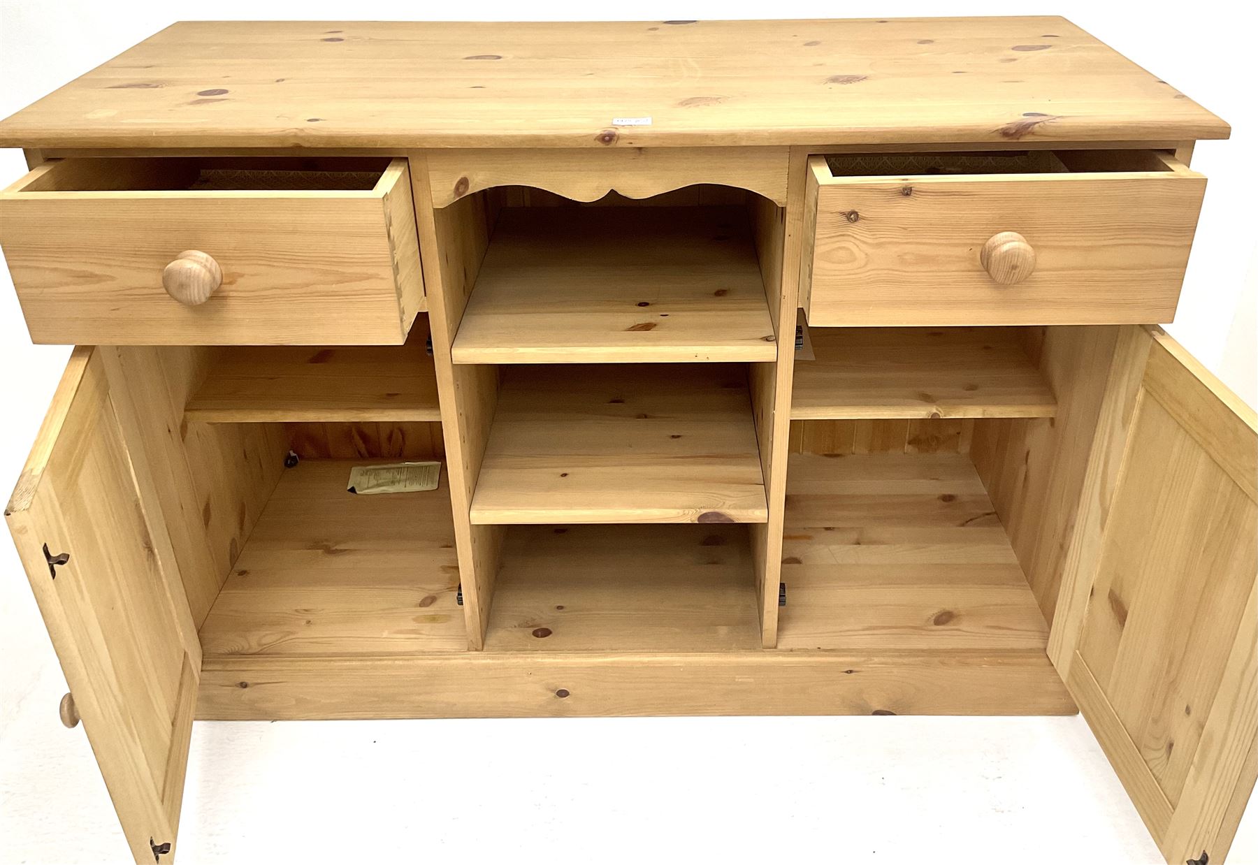 Soldi pine farmhouse style dresser - Image 3 of 3