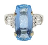 18ct white gold aquamarine ring