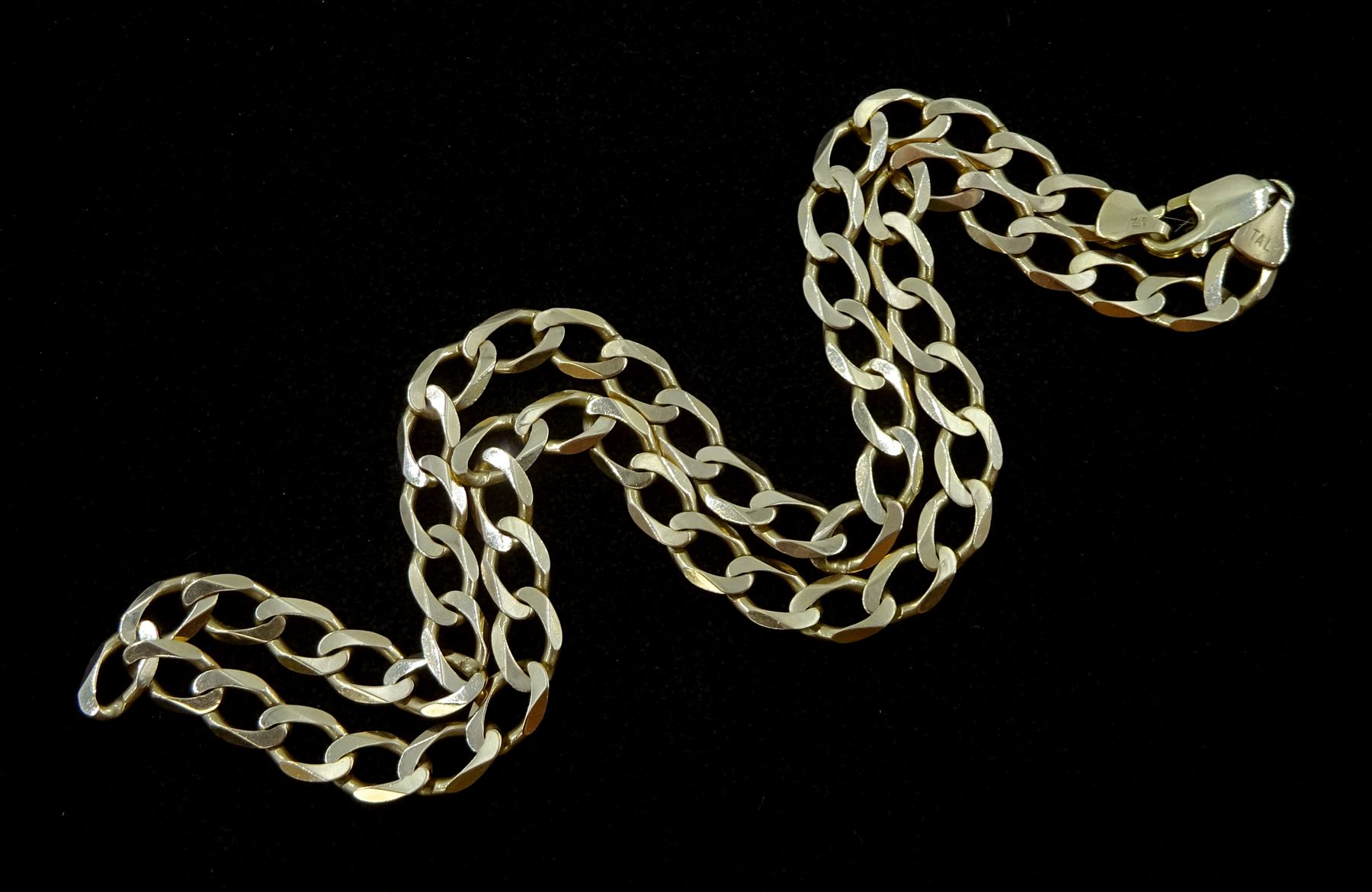 9ct gold flattened curb link necklace - Image 2 of 2