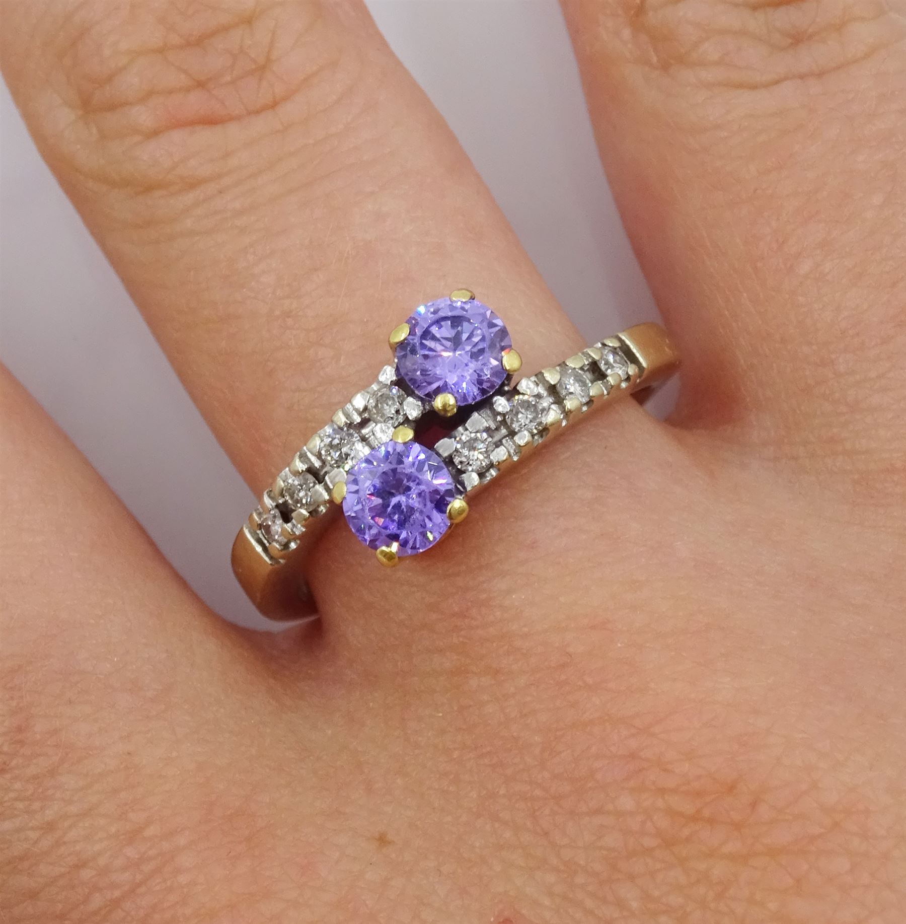 18ct gold amethyst and diamond crossover ring - Image 2 of 4