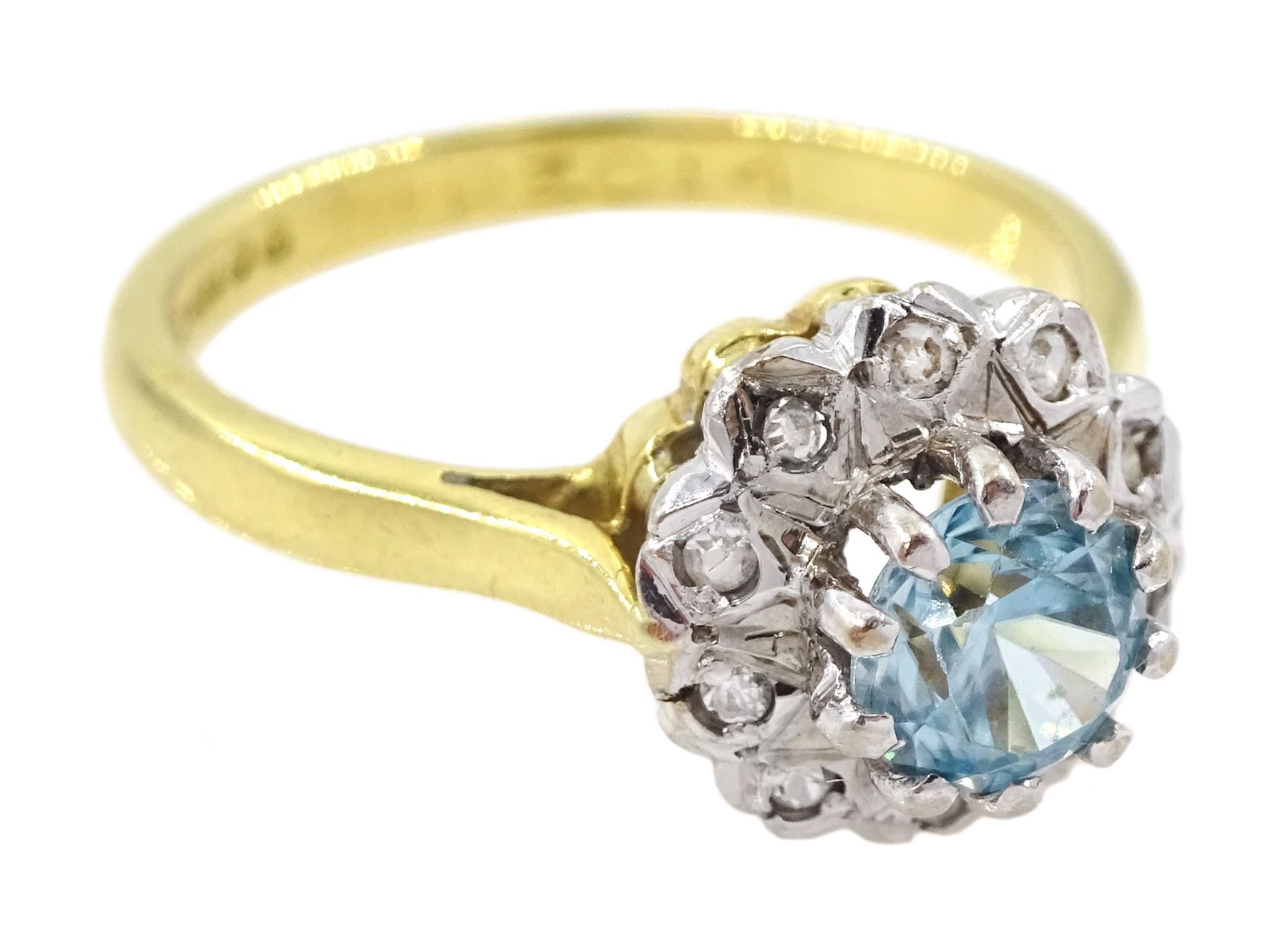 18ct gold aquamarine and diamond cluster ring - Image 3 of 4