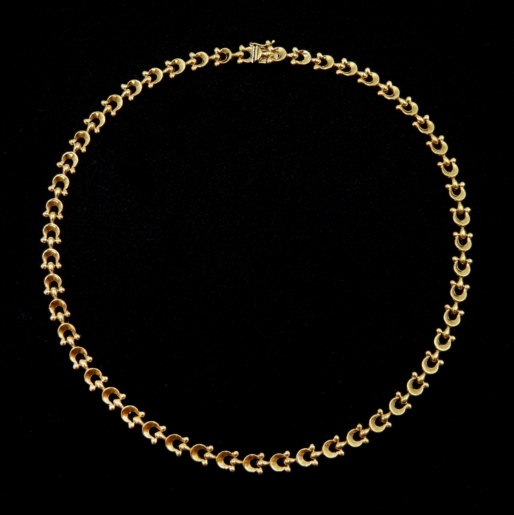 9ct gold horseshoe link necklace