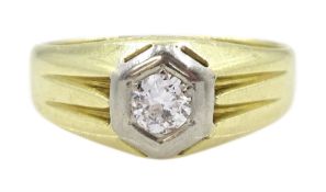 Gold gentleman's single stone diamond ring