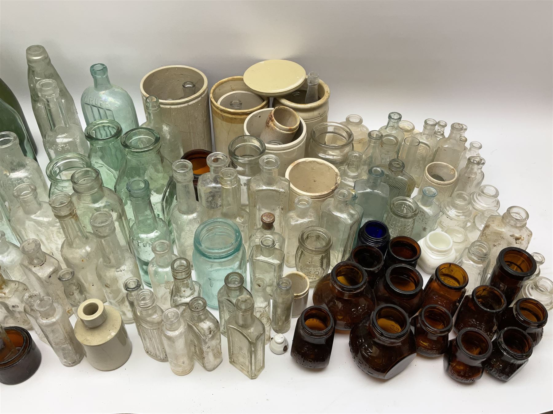 A collection of assorted glass bottles - Image 3 of 4