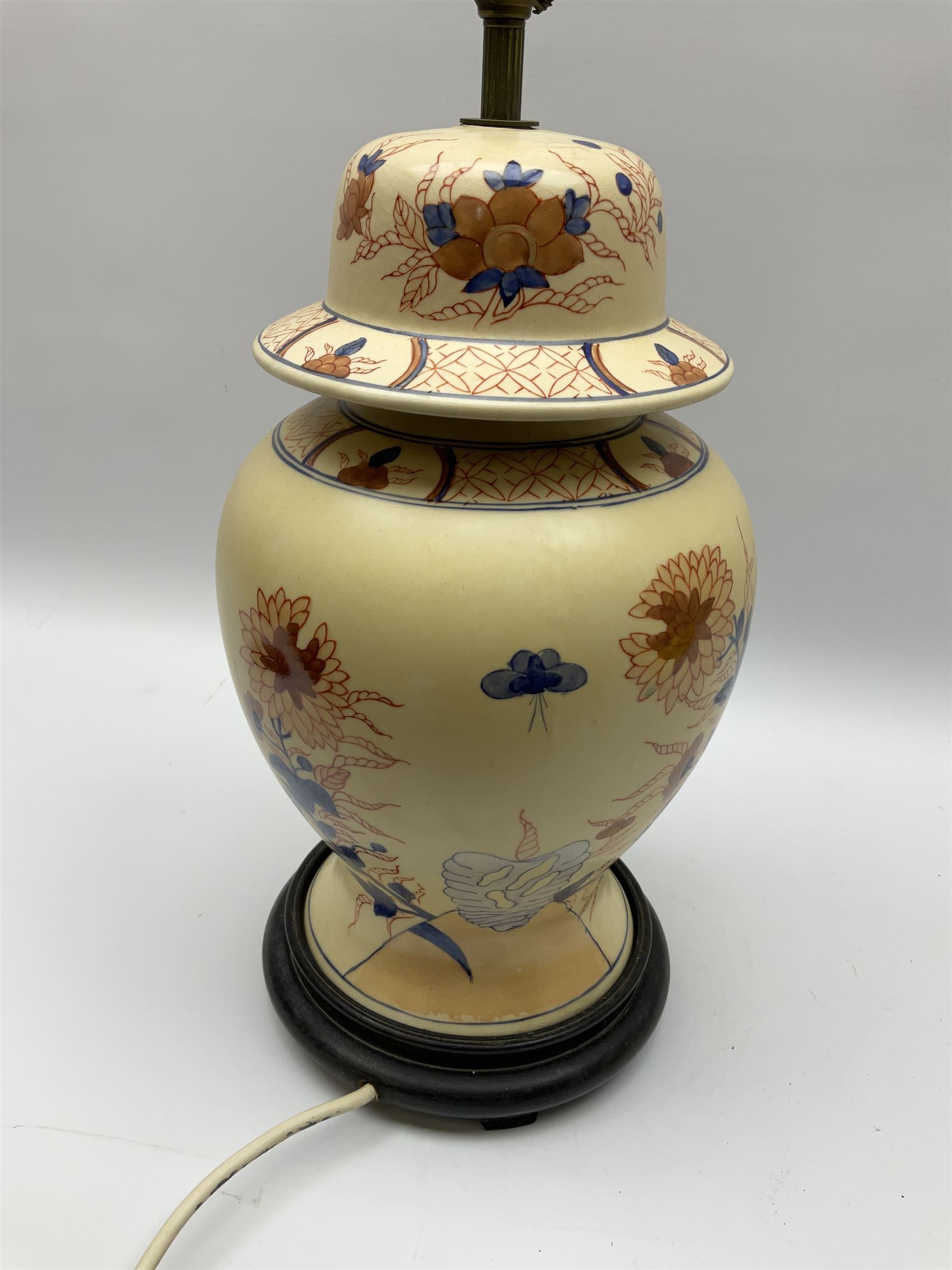 An Oriental style table lamp modelled as a ginger jar - Image 2 of 5