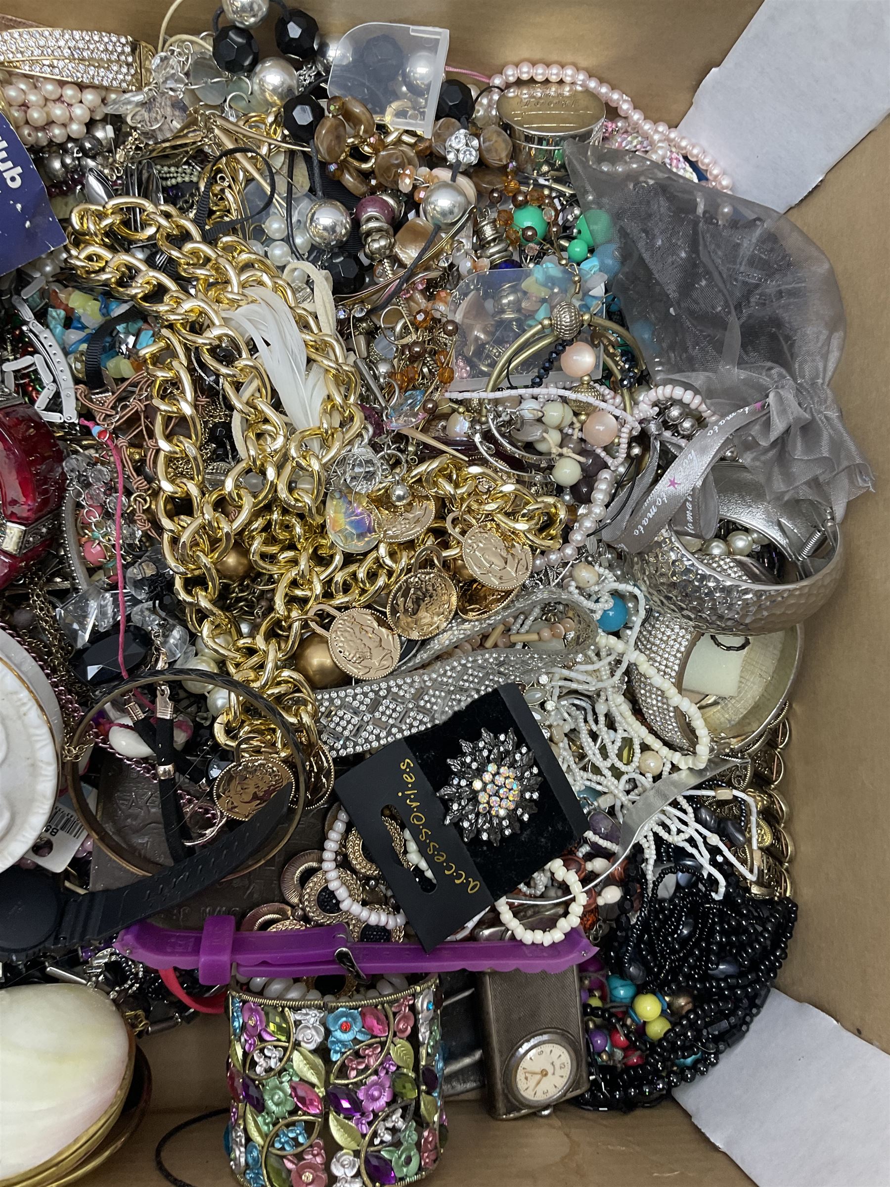 Costume jewellery including bracelets - Image 4 of 4