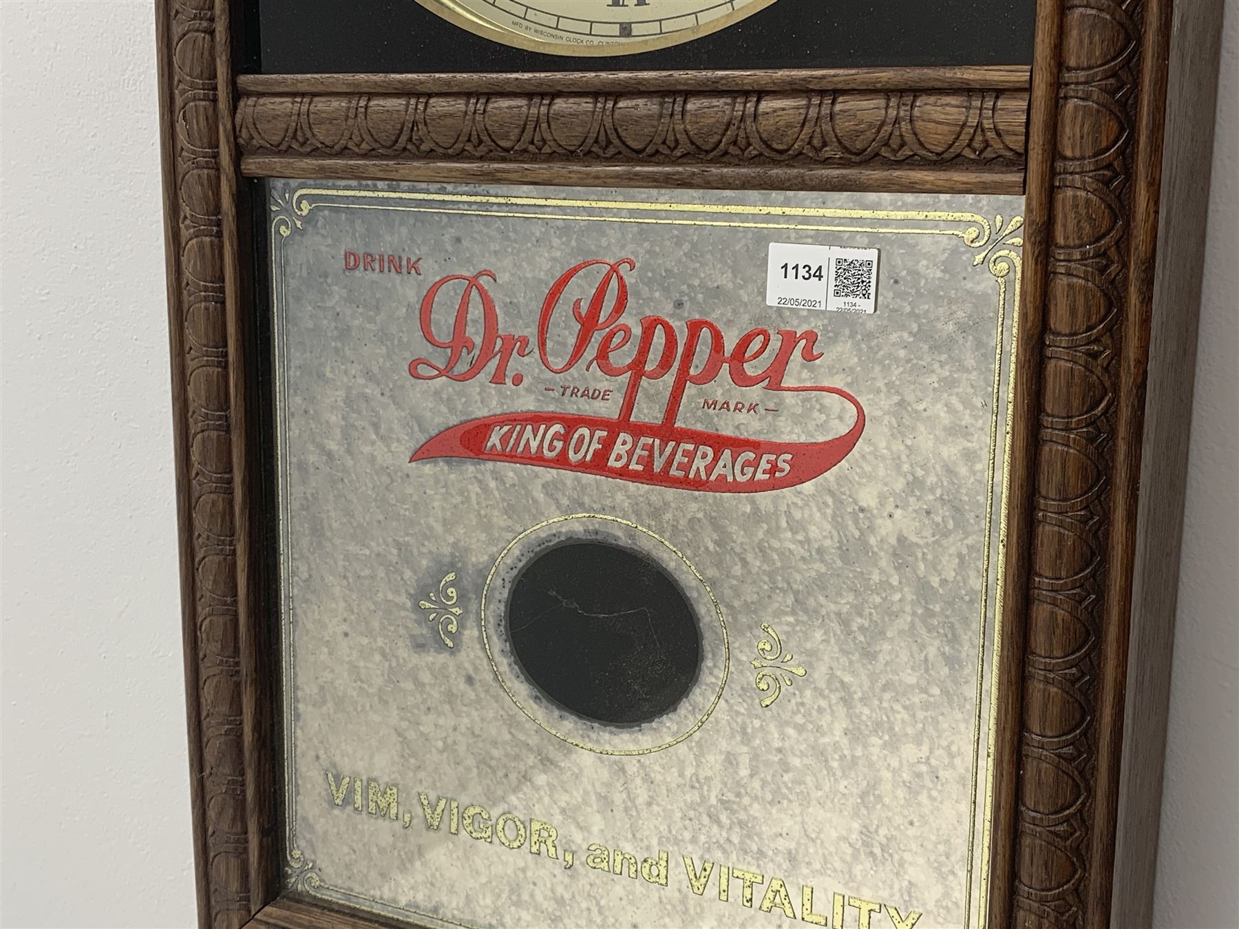 Late 20th century American 'Dr. Pepper King of Beverages' advertising wall clock in oak case - Image 2 of 4