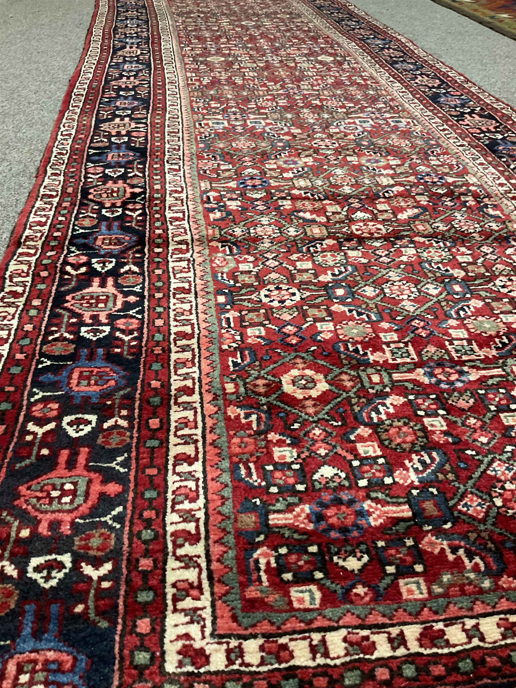 Persian red ground rug - Image 2 of 3