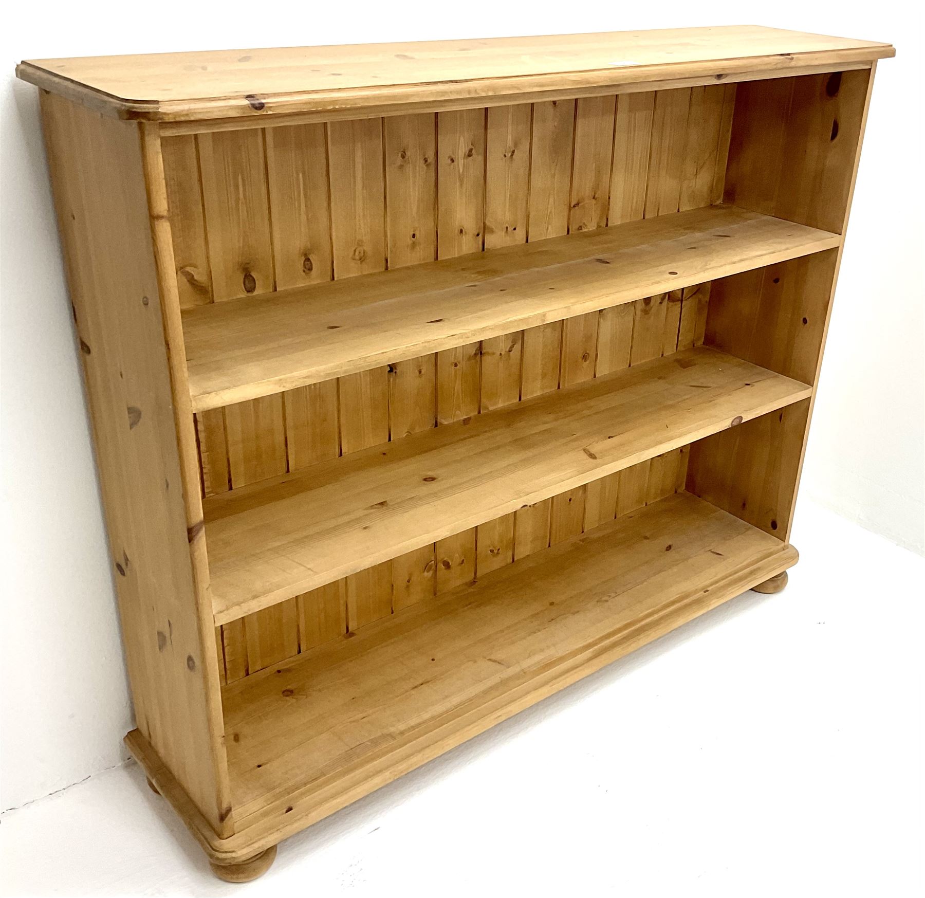 Solid pine open bookcase - Image 2 of 3