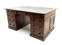 Victorian mahogany pedestal desk