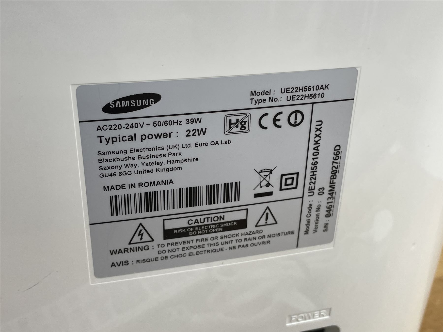 Samsung UE22H5610AK smart HD television with remote - white finish - Image 3 of 3