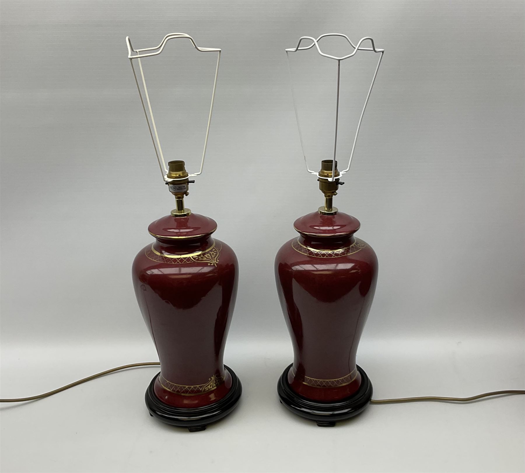 Pair of dark red table lamps in baluster form with a round wooden base - Image 3 of 6