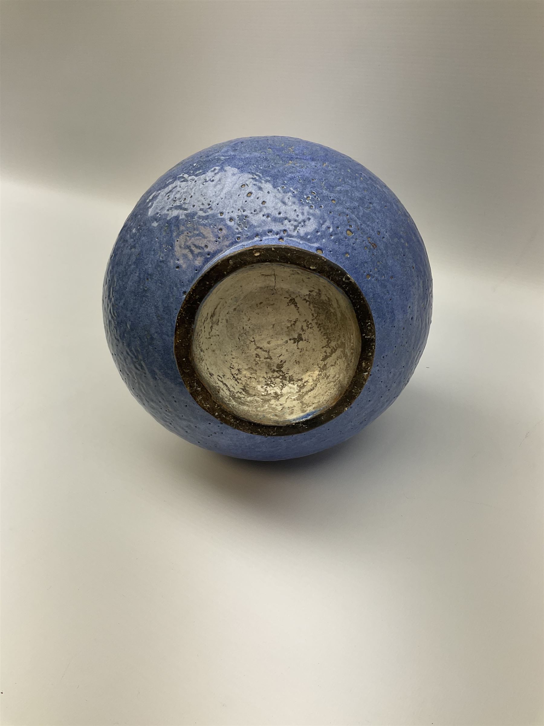 20th Century Chinese blue glazed twin handled vase with orange peel finish - Image 6 of 8