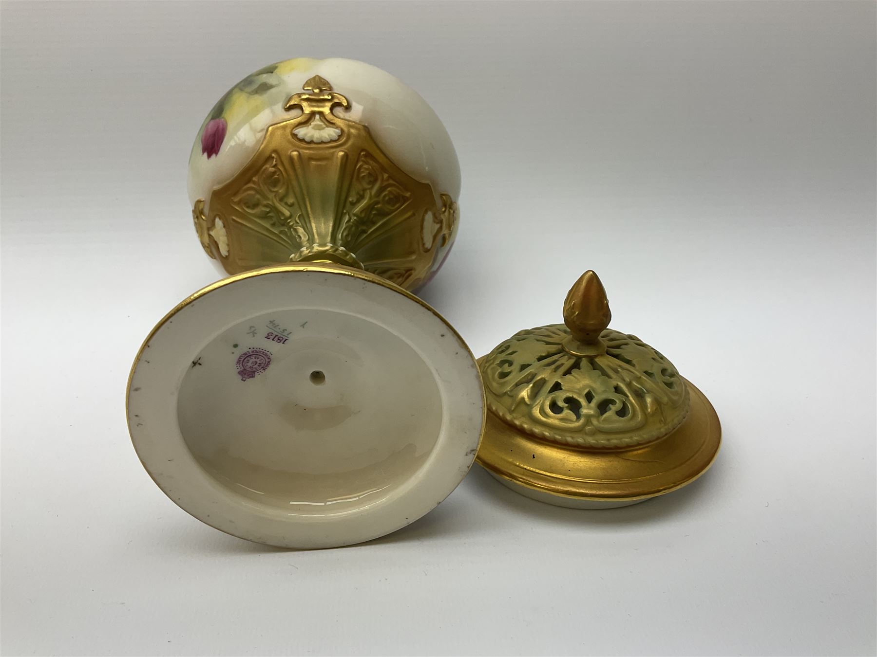 A Royal Worcester potpourri vase and cover - Image 4 of 7