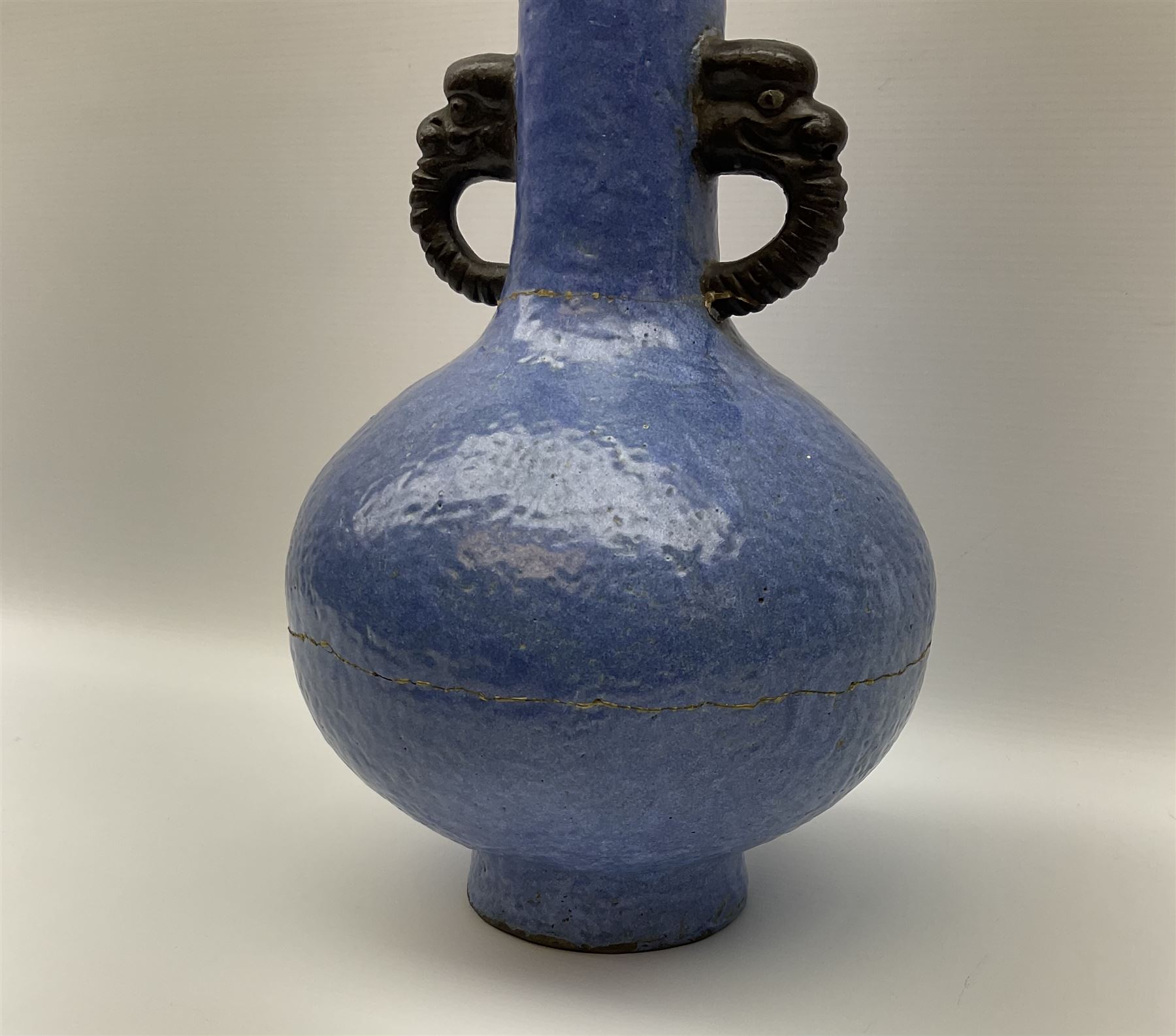 20th Century Chinese blue glazed twin handled vase with orange peel finish - Image 3 of 8