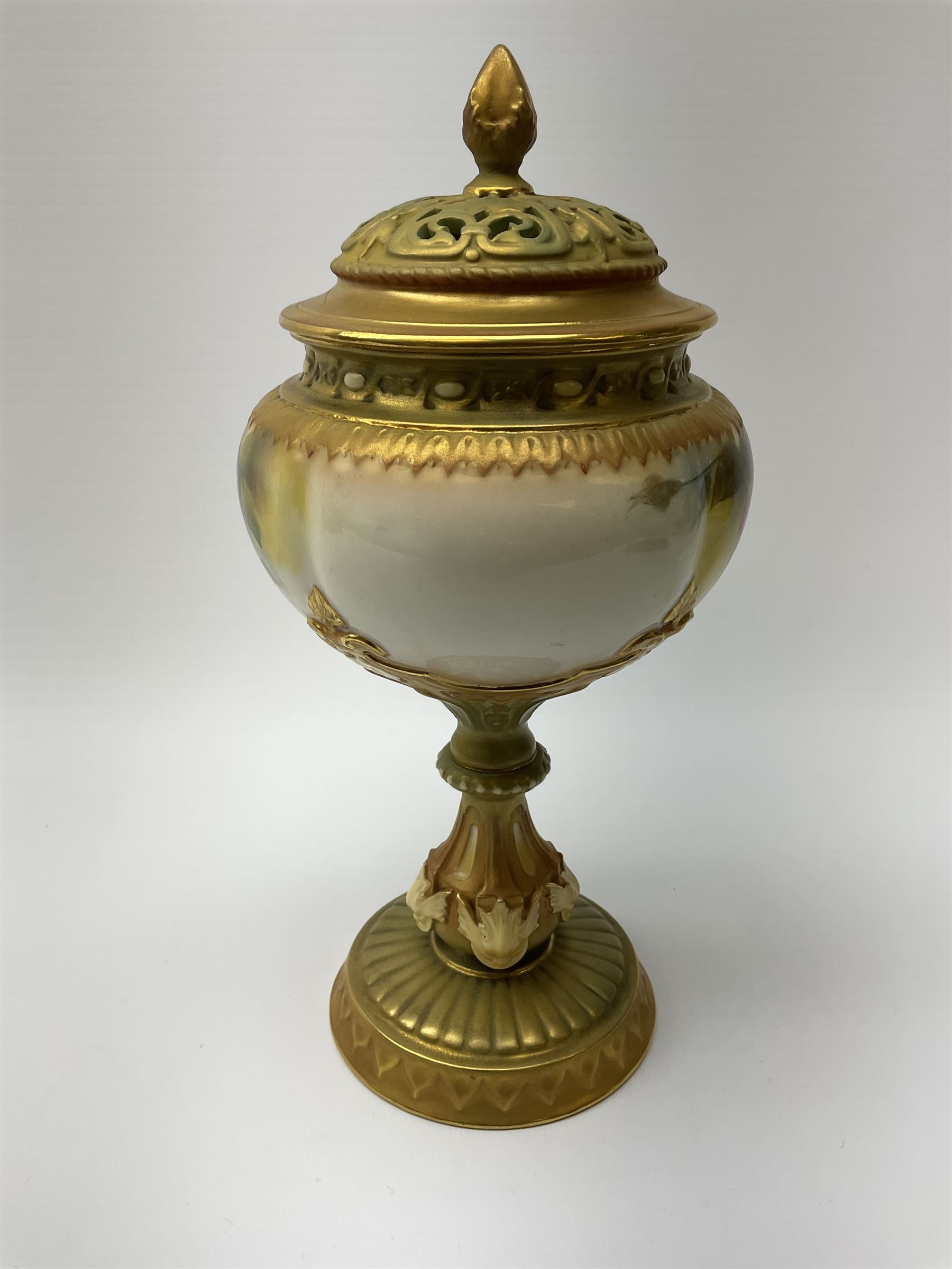 A Royal Worcester potpourri vase and cover - Image 6 of 7