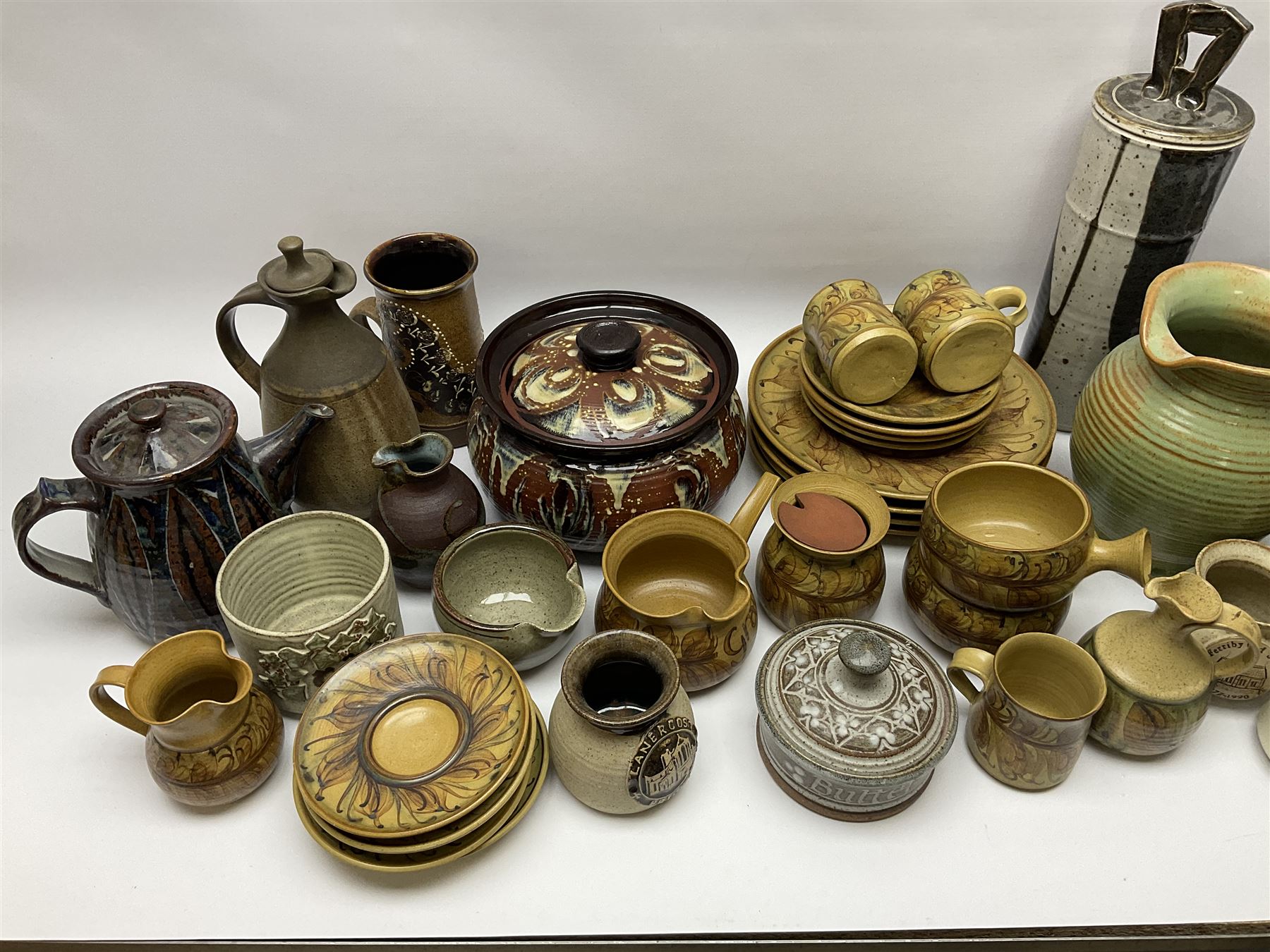 A group of assorted Studio Pottery - Image 3 of 3