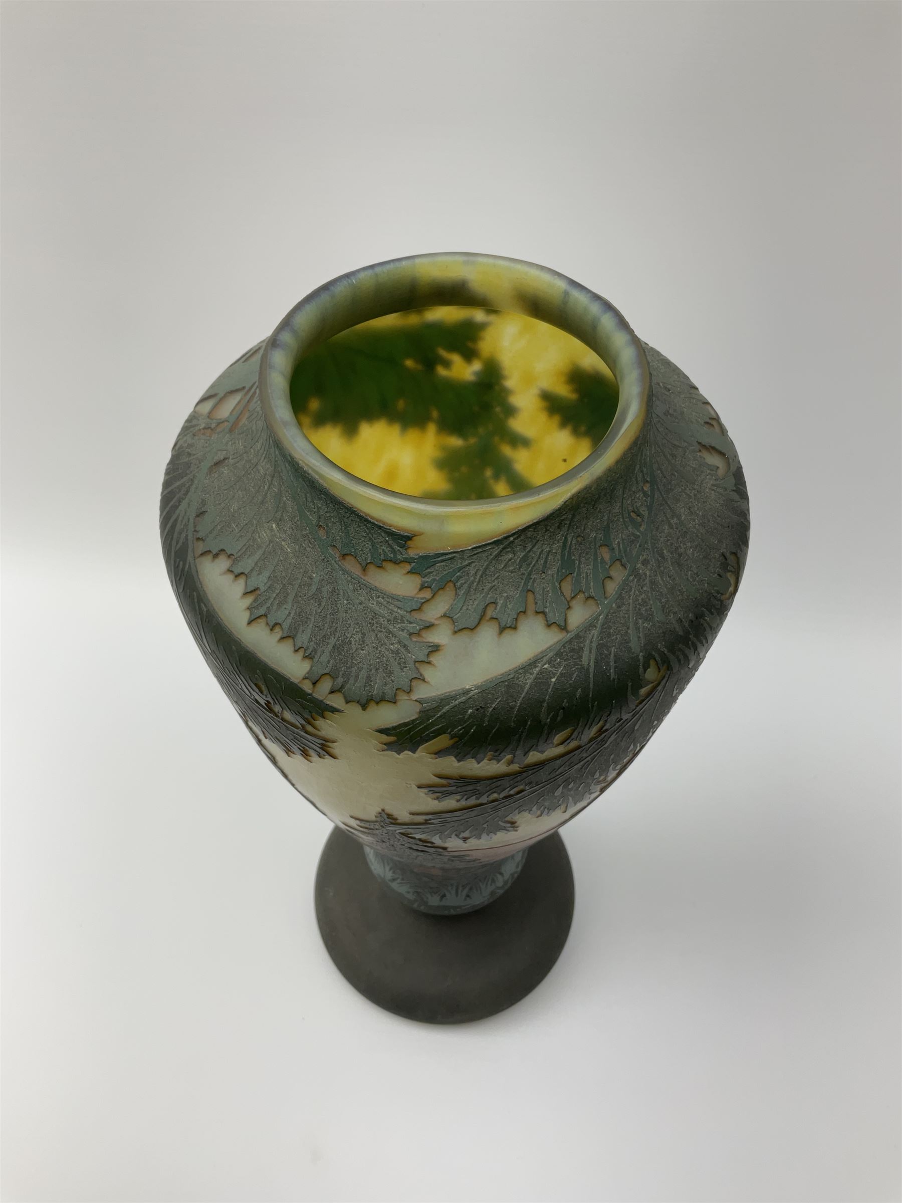 Reproduction Daum Nancy art nouveau style overlay and cut glass vase in ovoid form with a circular - Image 4 of 5
