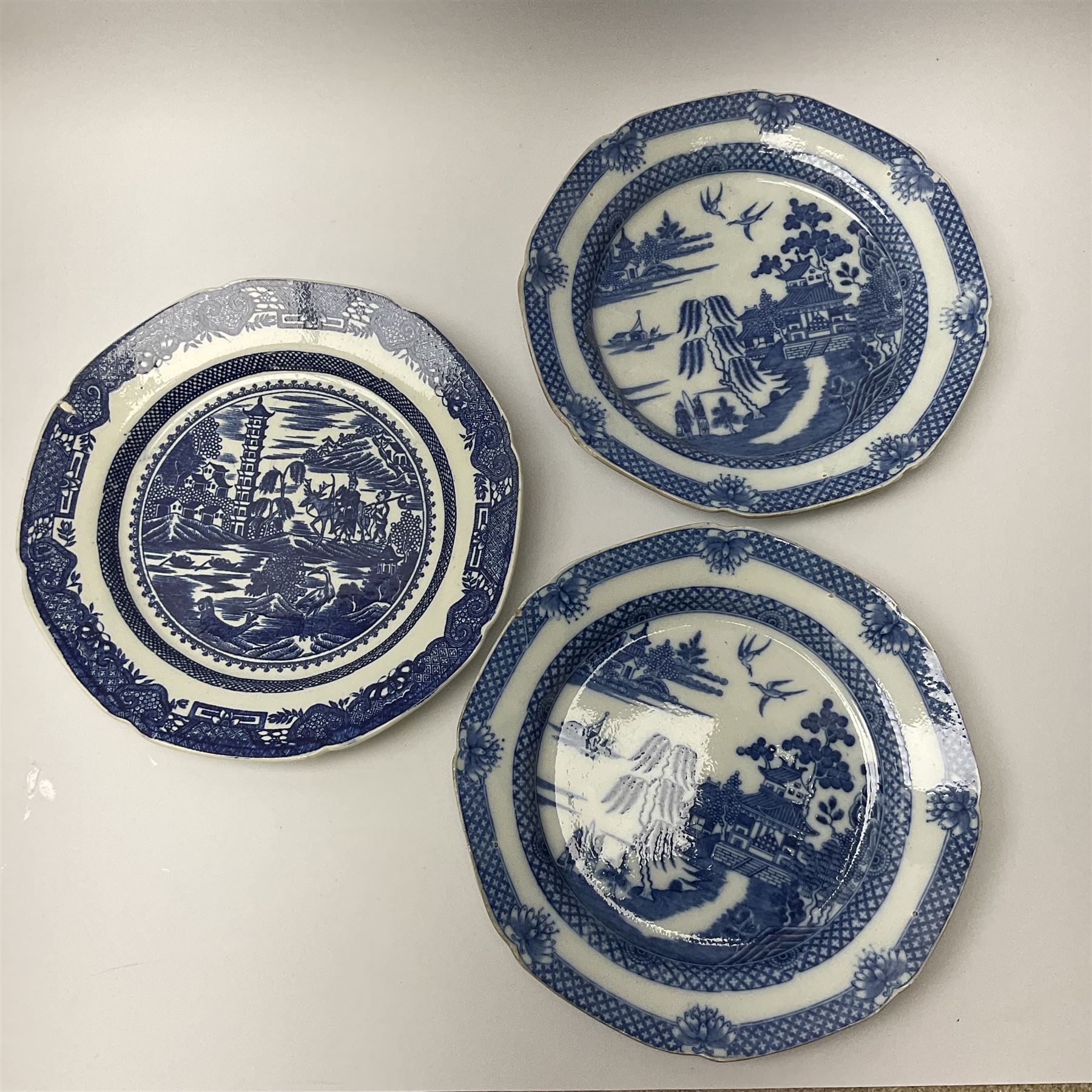 A group of 19th century blue and white transfer printed pottery - Image 4 of 7