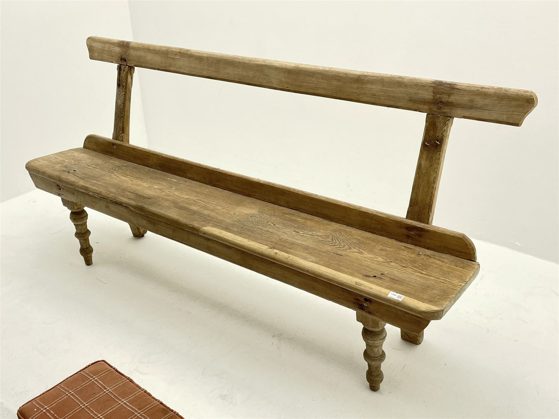 Rustic stripped pine bench with seat pad - Image 2 of 3