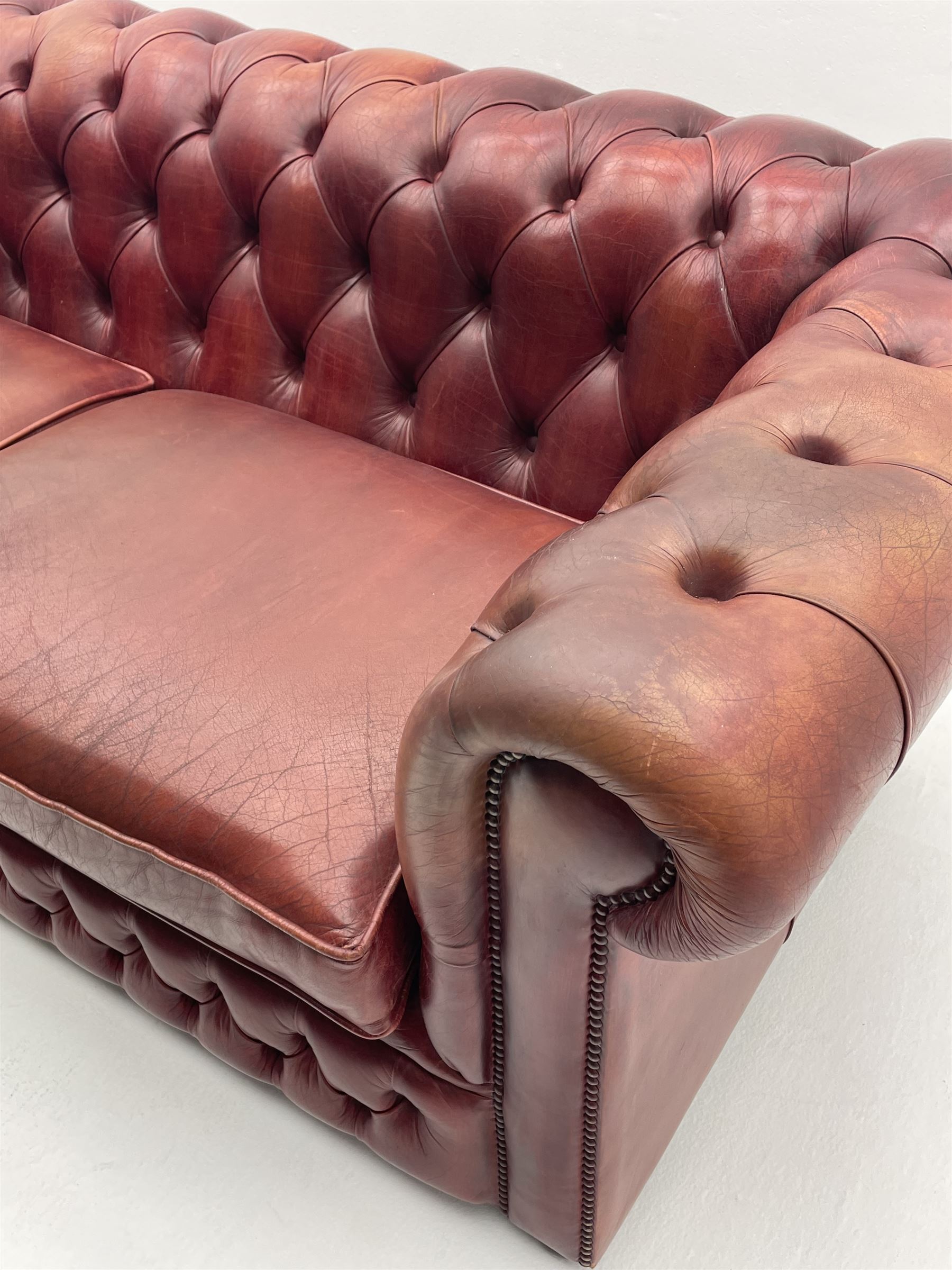 Two seat Chesterfield sofa - Image 3 of 5