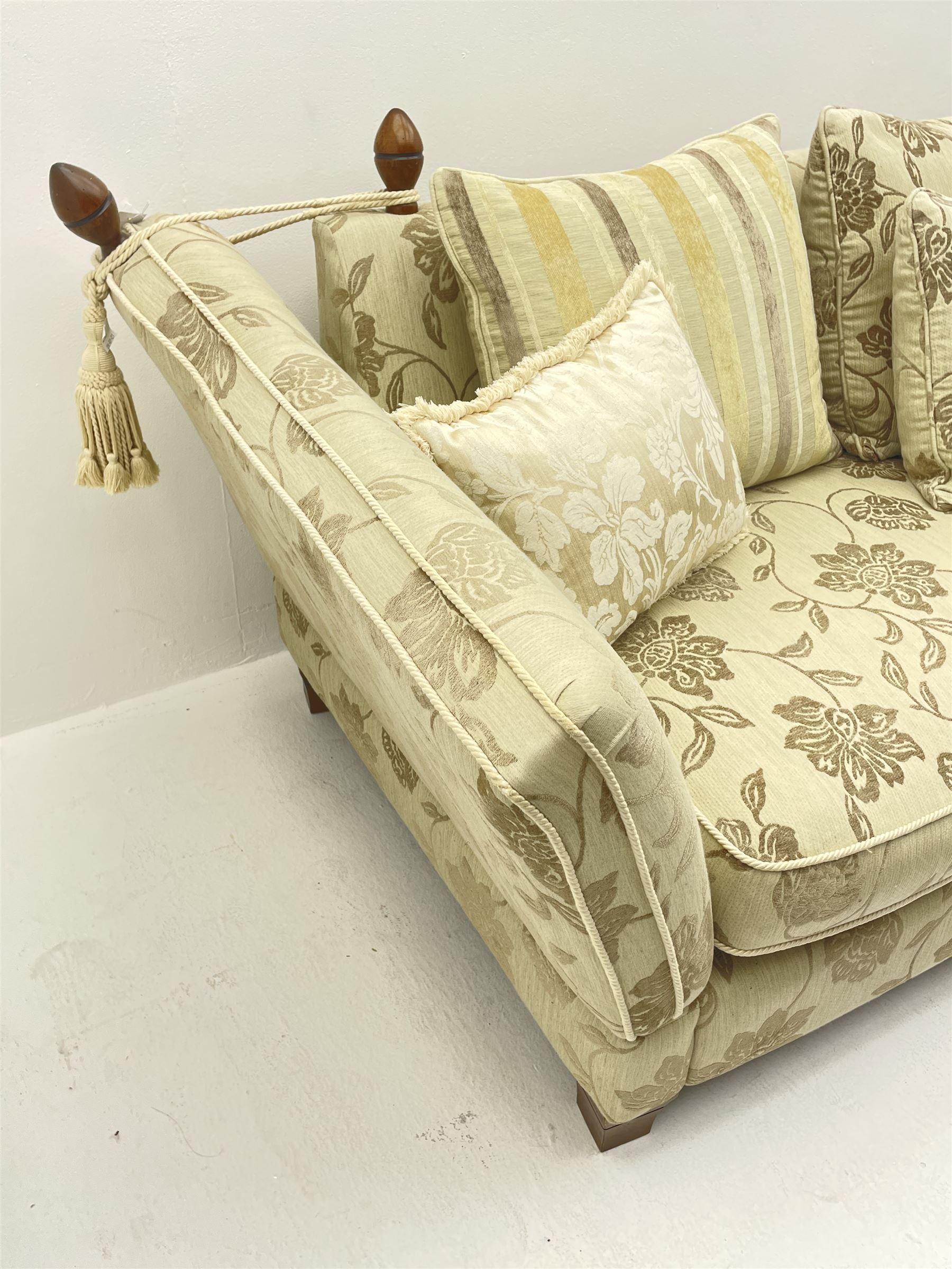 Grande Knole drop arm three seat sofa upholstered in pale fabric with raised floral pattern - Image 2 of 4