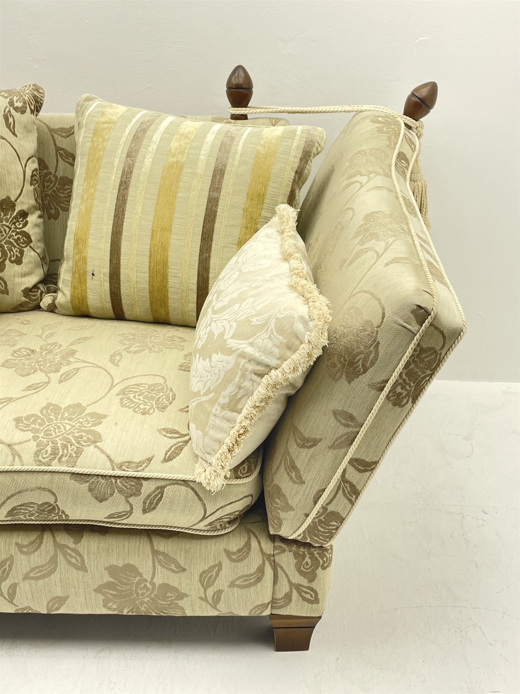 Grande Knole drop arm three seat sofa upholstered in pale fabric with raised floral pattern - Image 4 of 4