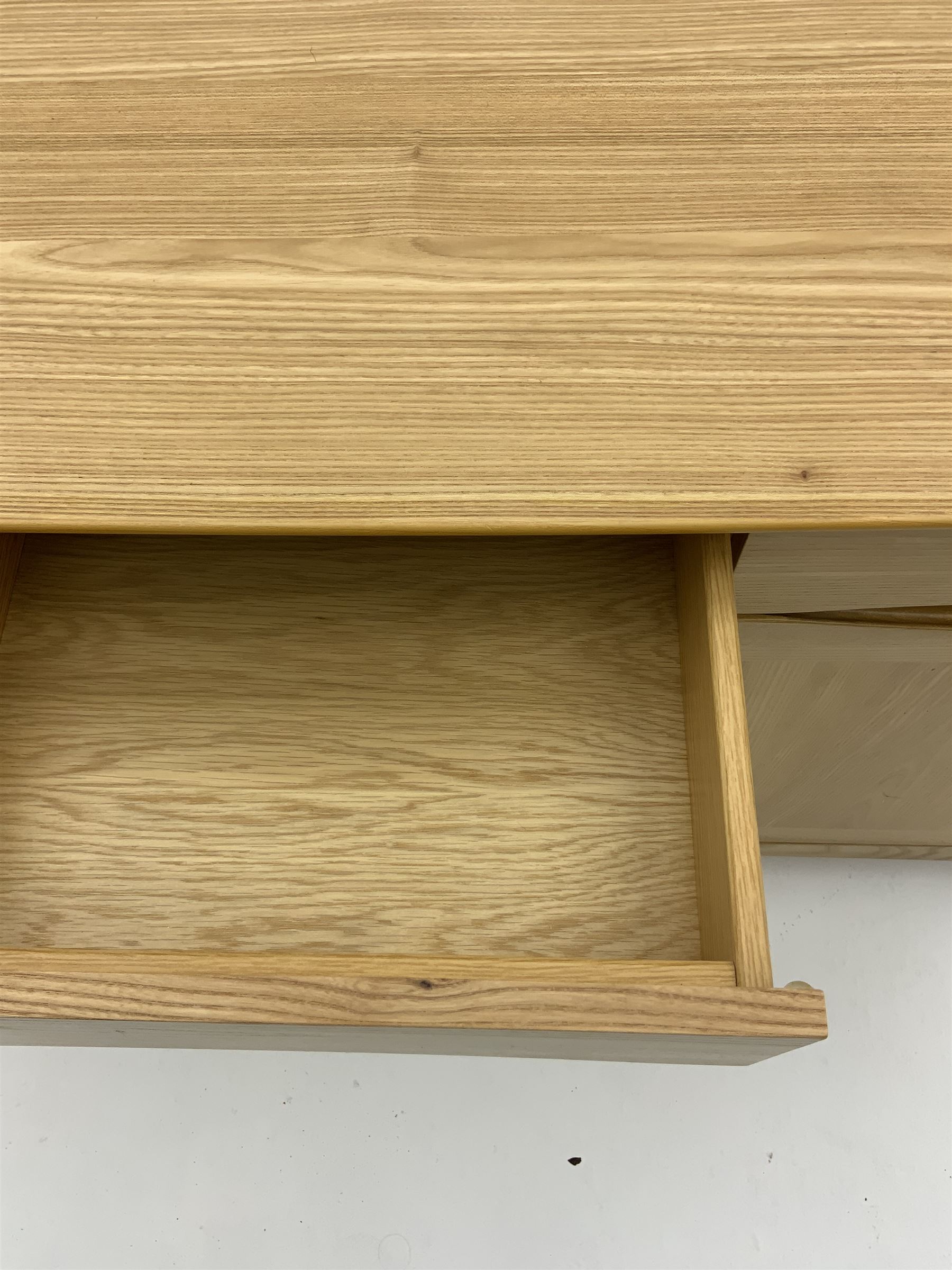 Light oak sideboard - Image 3 of 3