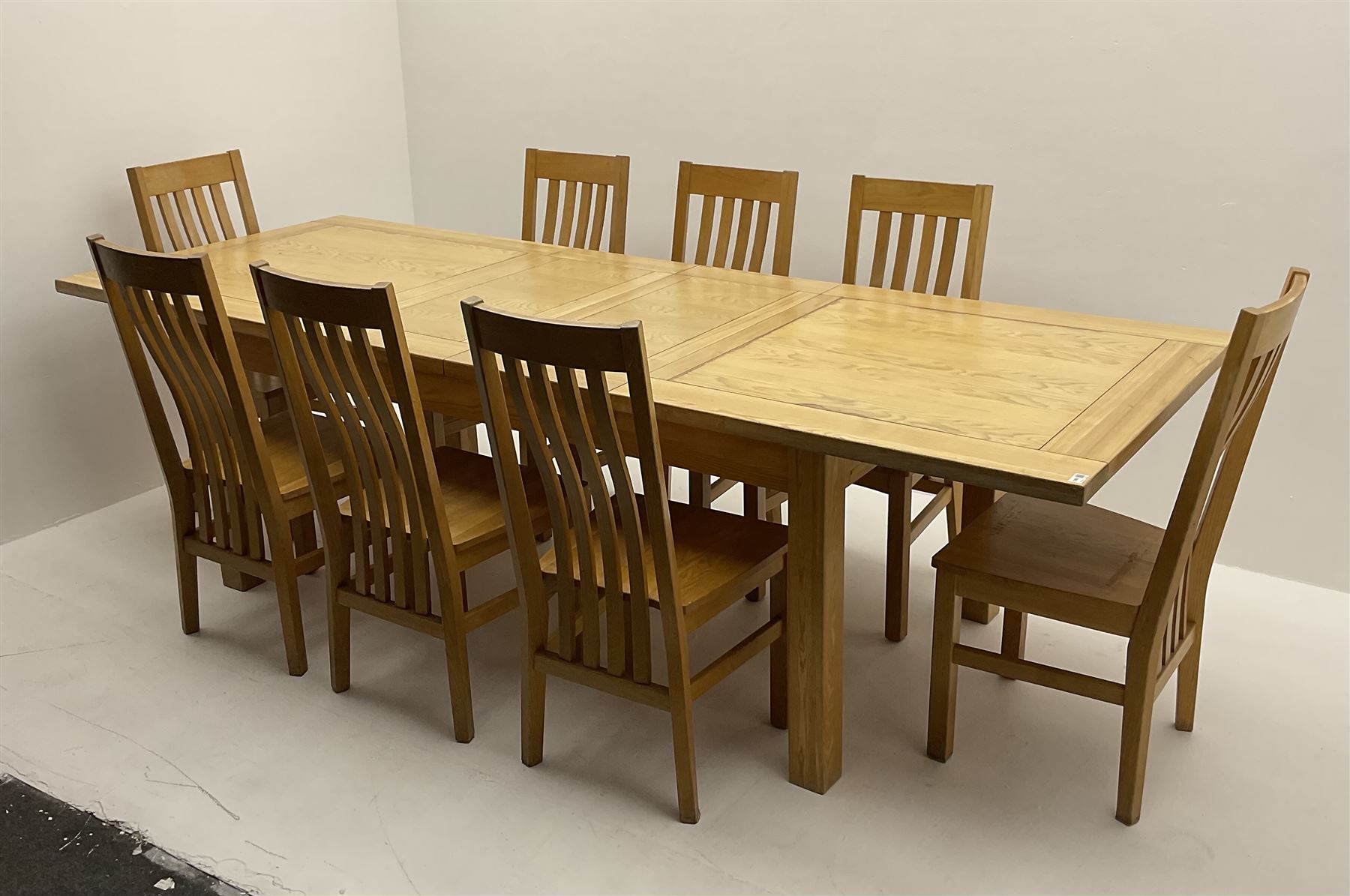 Large oak dining - Image 2 of 2