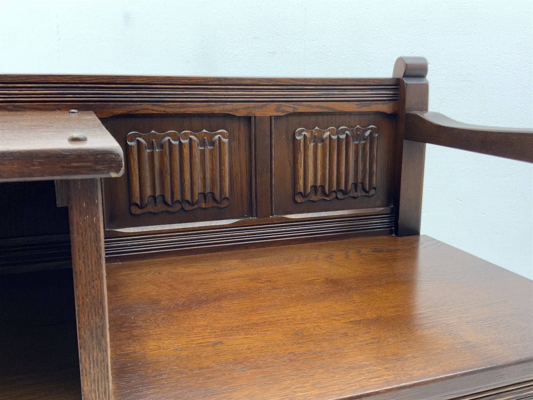 Old Charm - medium oak telephone table - Image 3 of 3