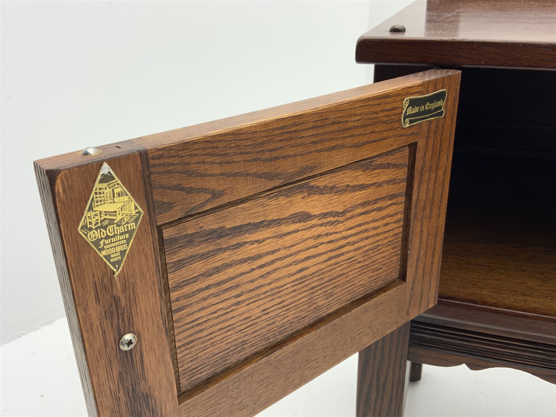 Old Charm - medium oak telephone table - Image 2 of 3