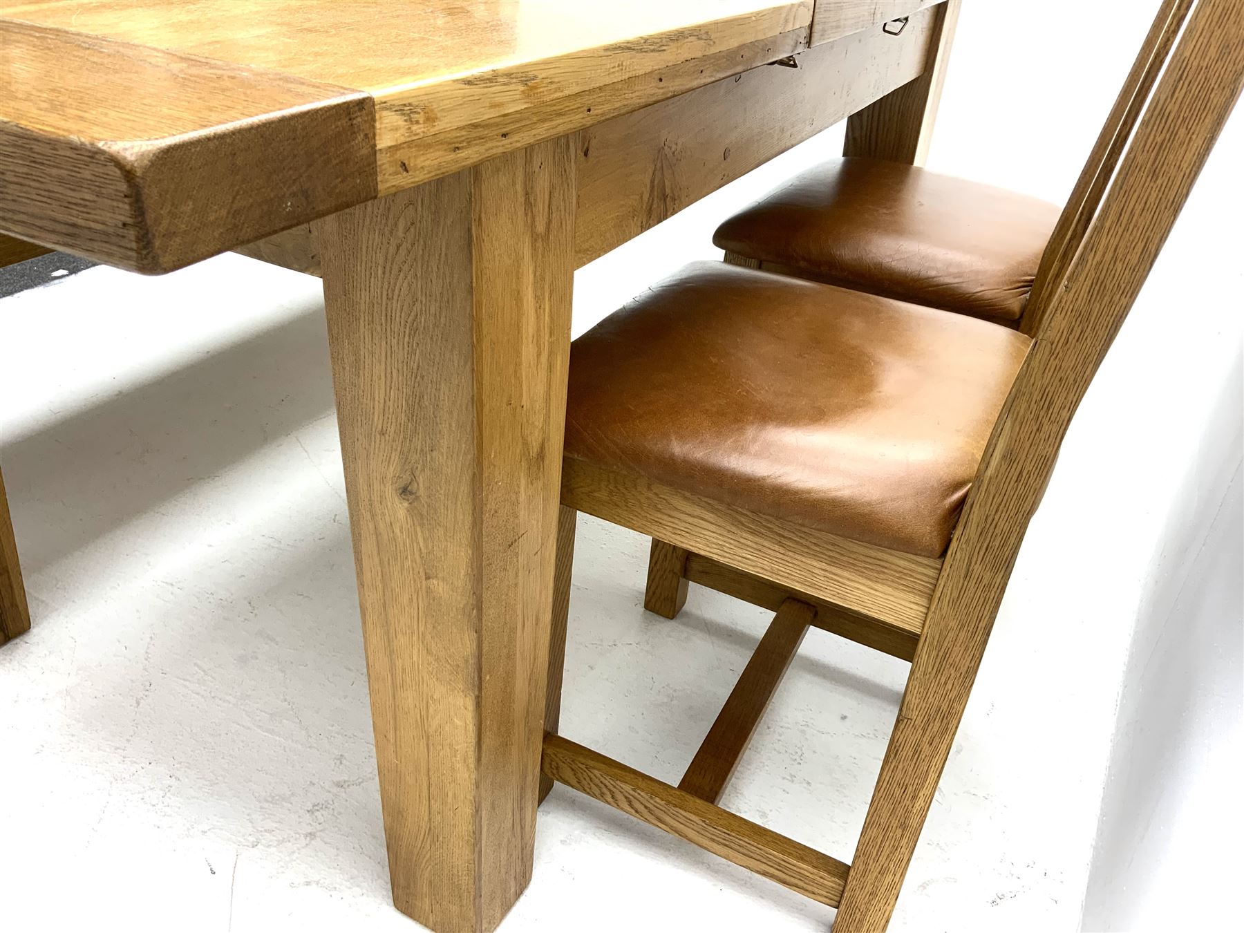 Light oak rectangular extending dining table - Image 4 of 6