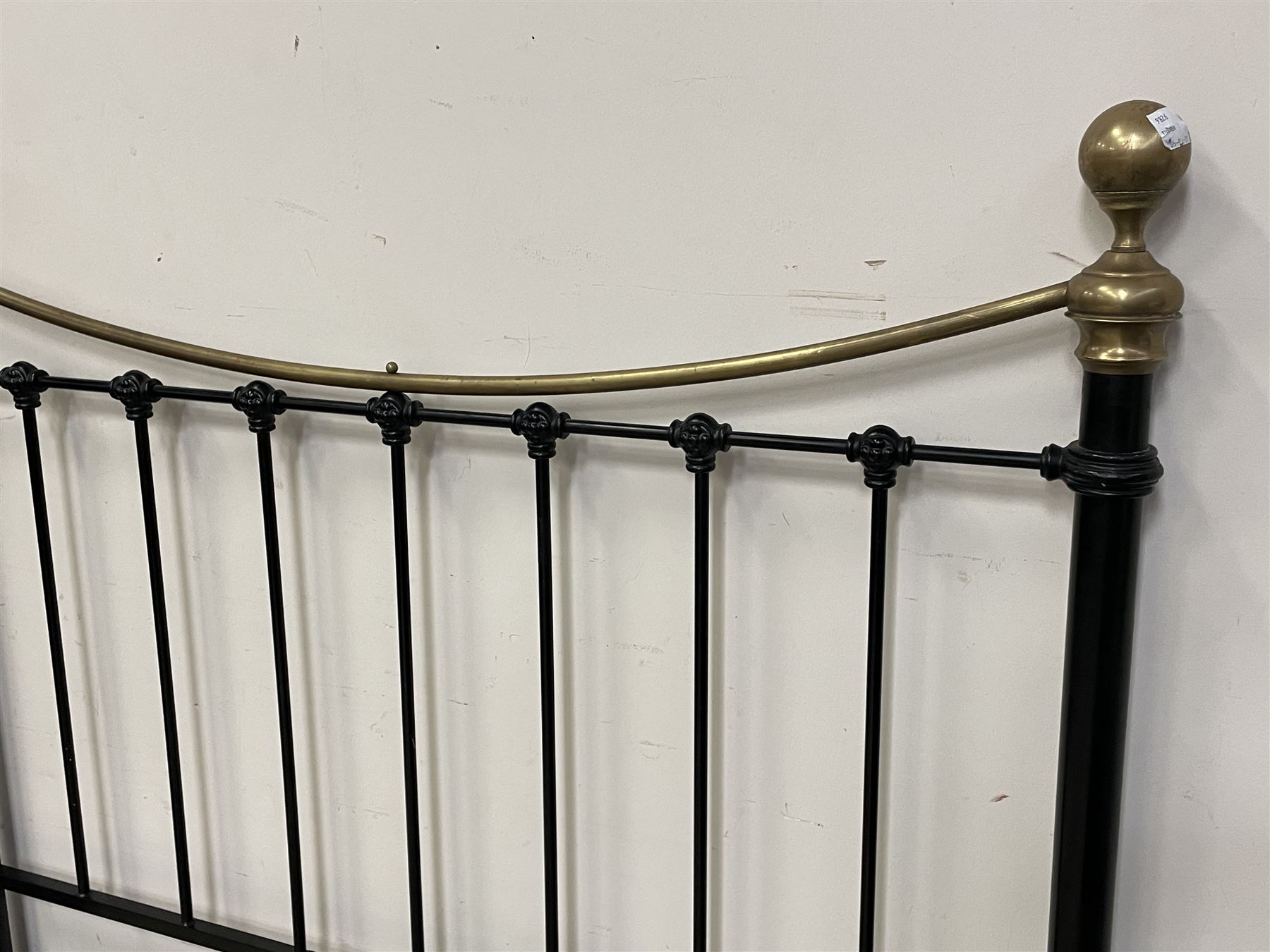 Victorian style wrought metal and brass 4� 6� double bedstead - Image 3 of 3