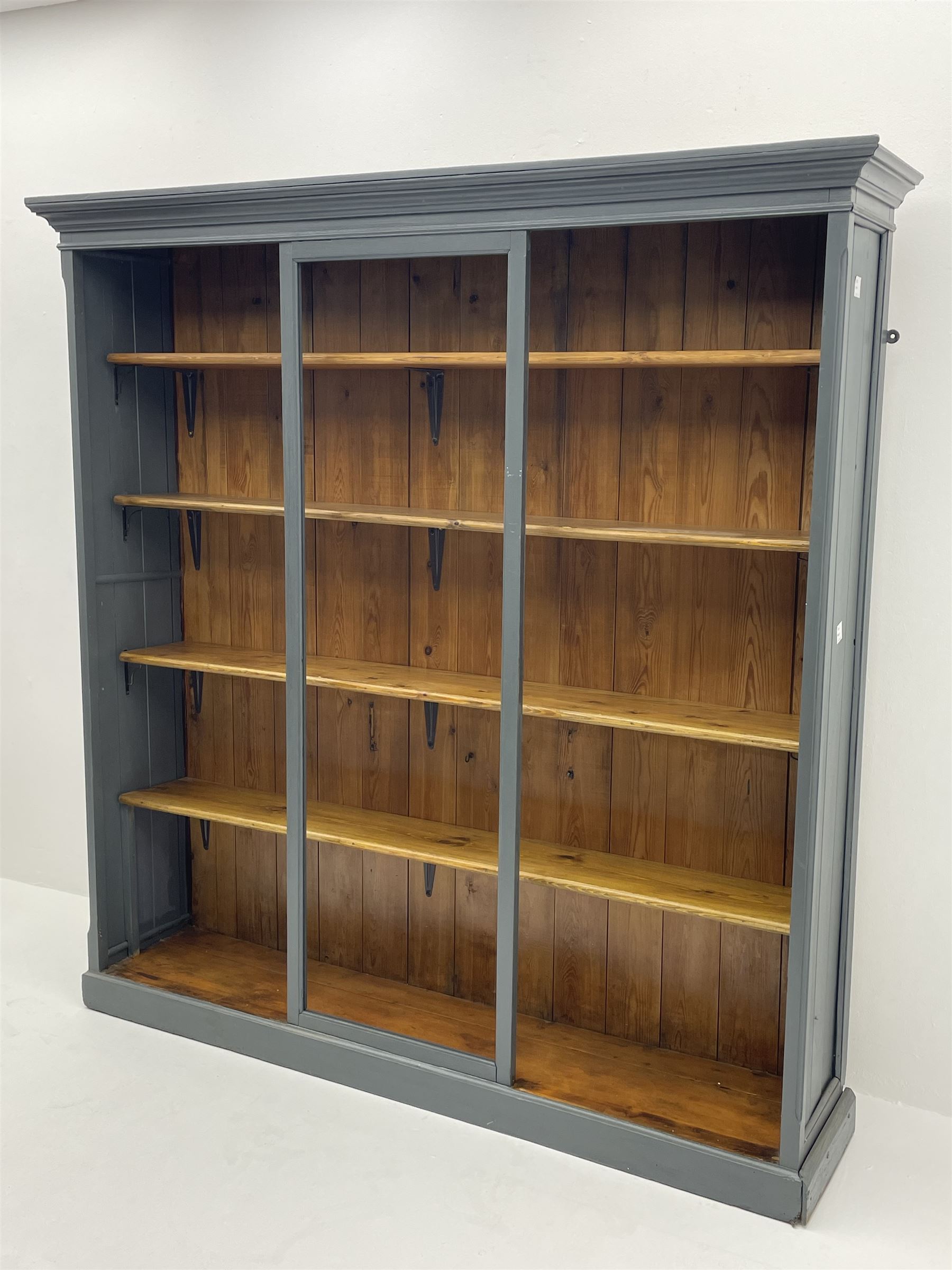 Painted pine open bookcase - Image 2 of 3