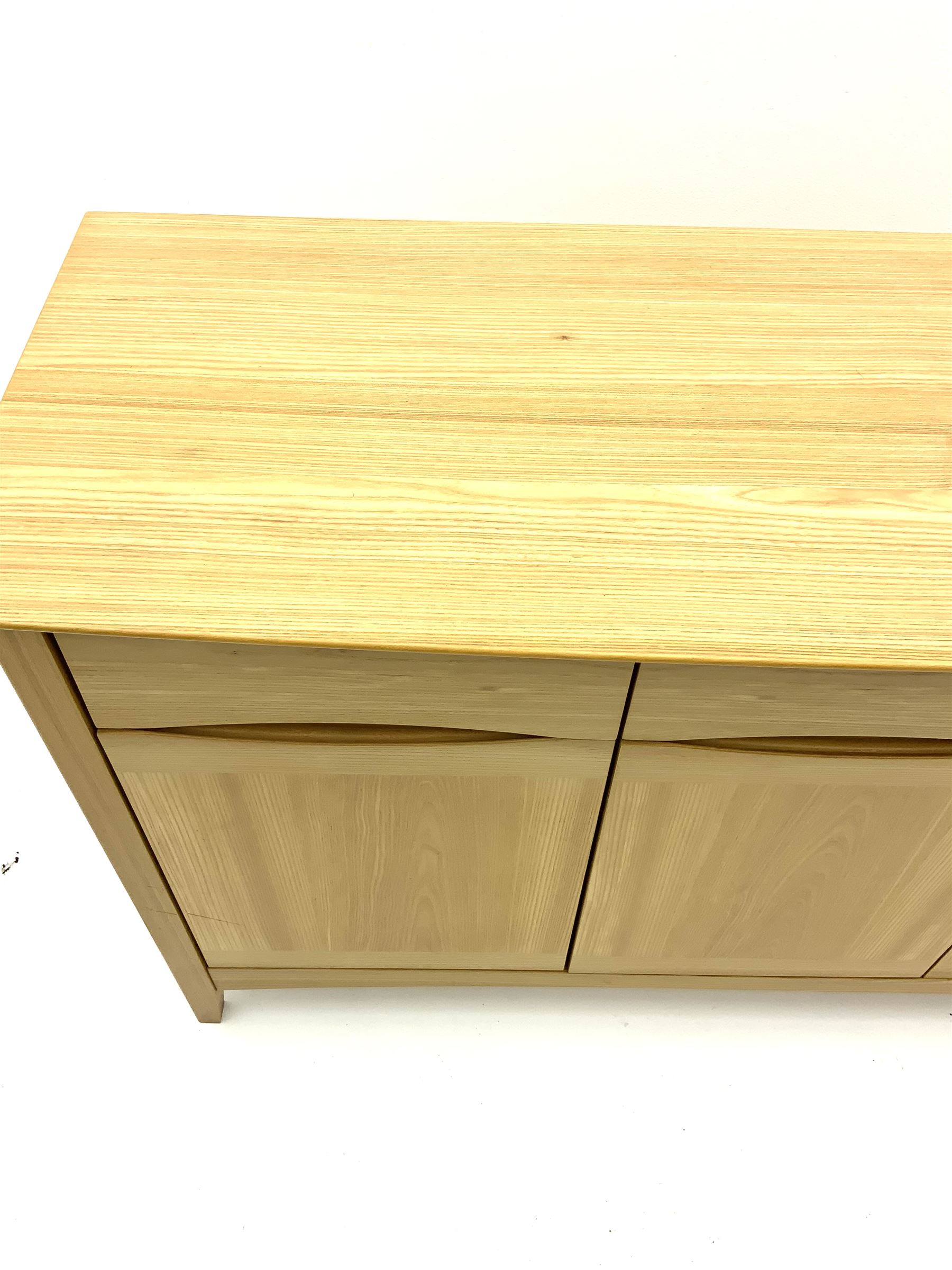 Light oak sideboard - Image 2 of 3