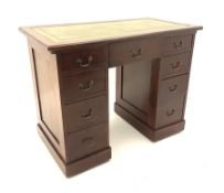 Late 20th century mahogany Kneehole desk