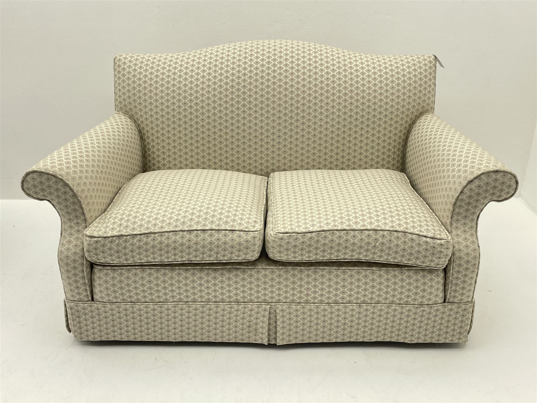 Quality traditional two seat sofa with feather cushions - Image 3 of 5