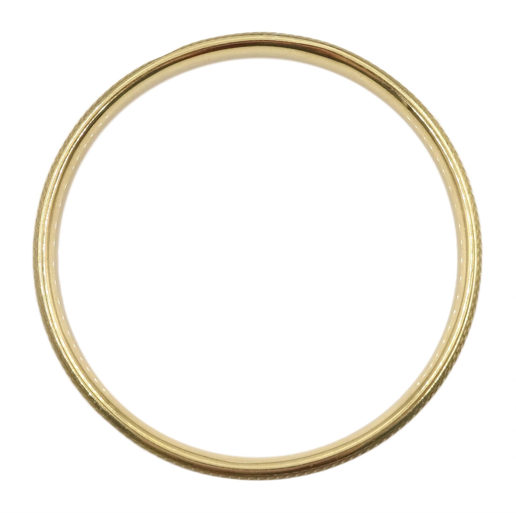 Gold bangle - Image 2 of 2