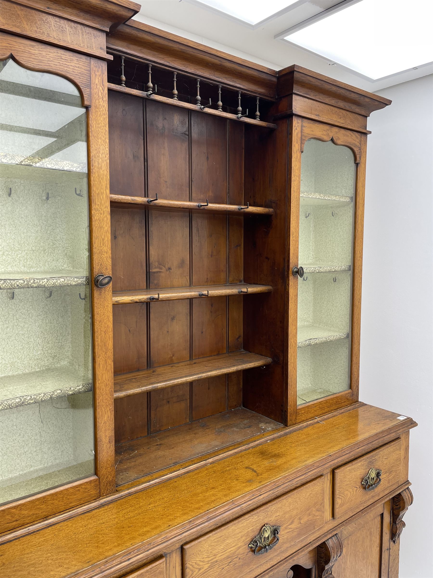 Late Victorian oak dresser - Image 3 of 4