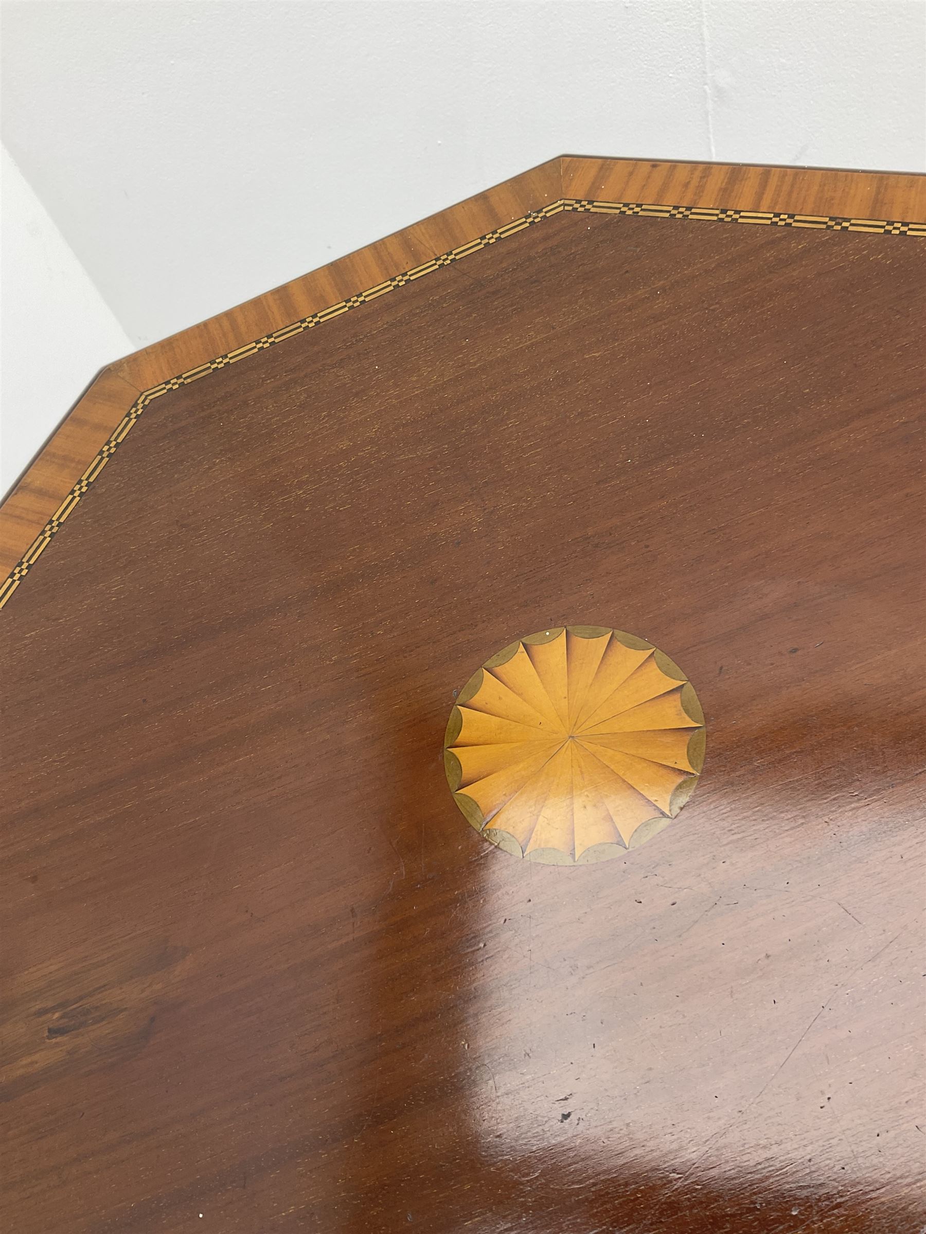 Edwardian mahogany centre table - Image 2 of 4