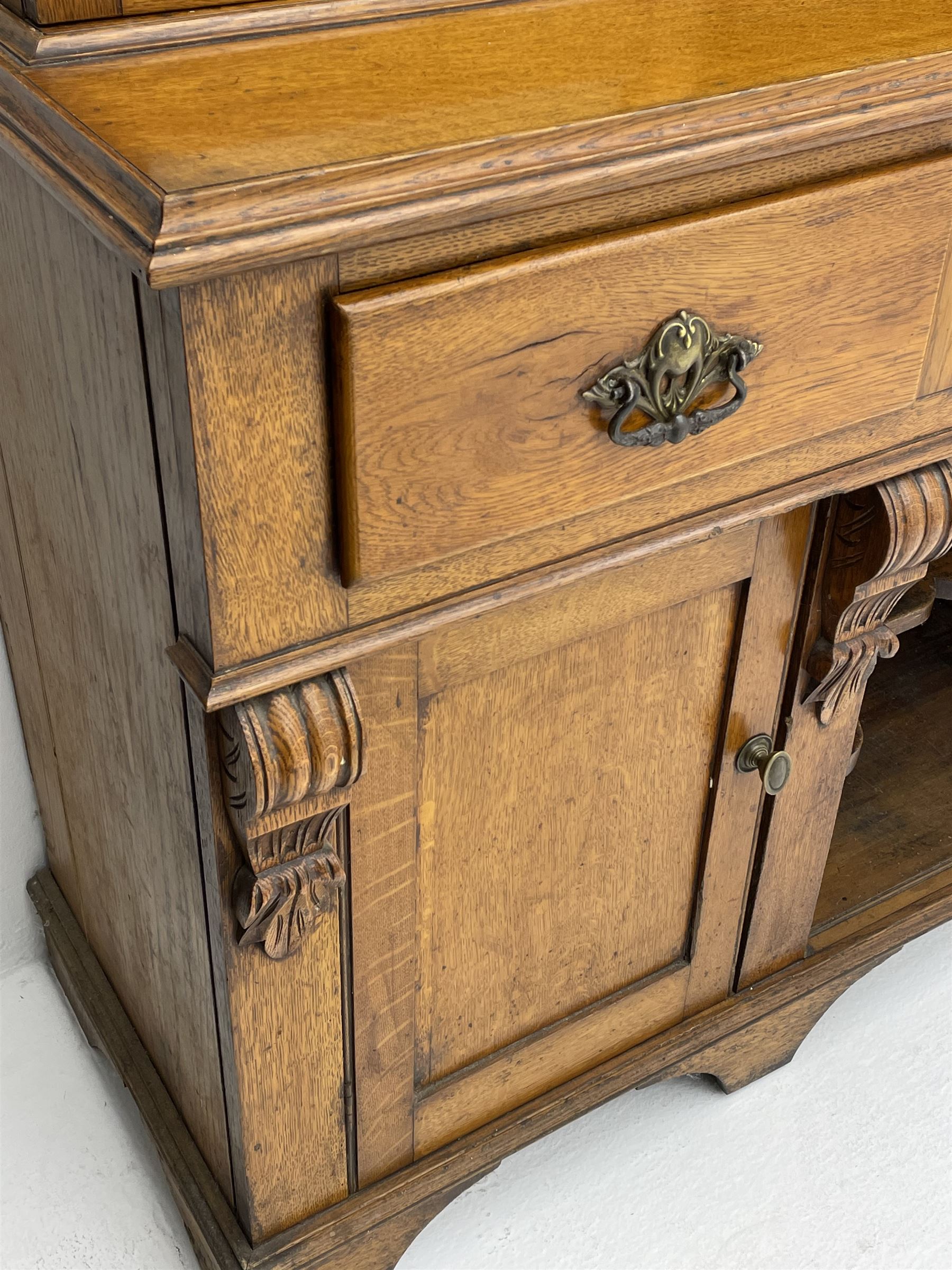 Late Victorian oak dresser - Image 2 of 4