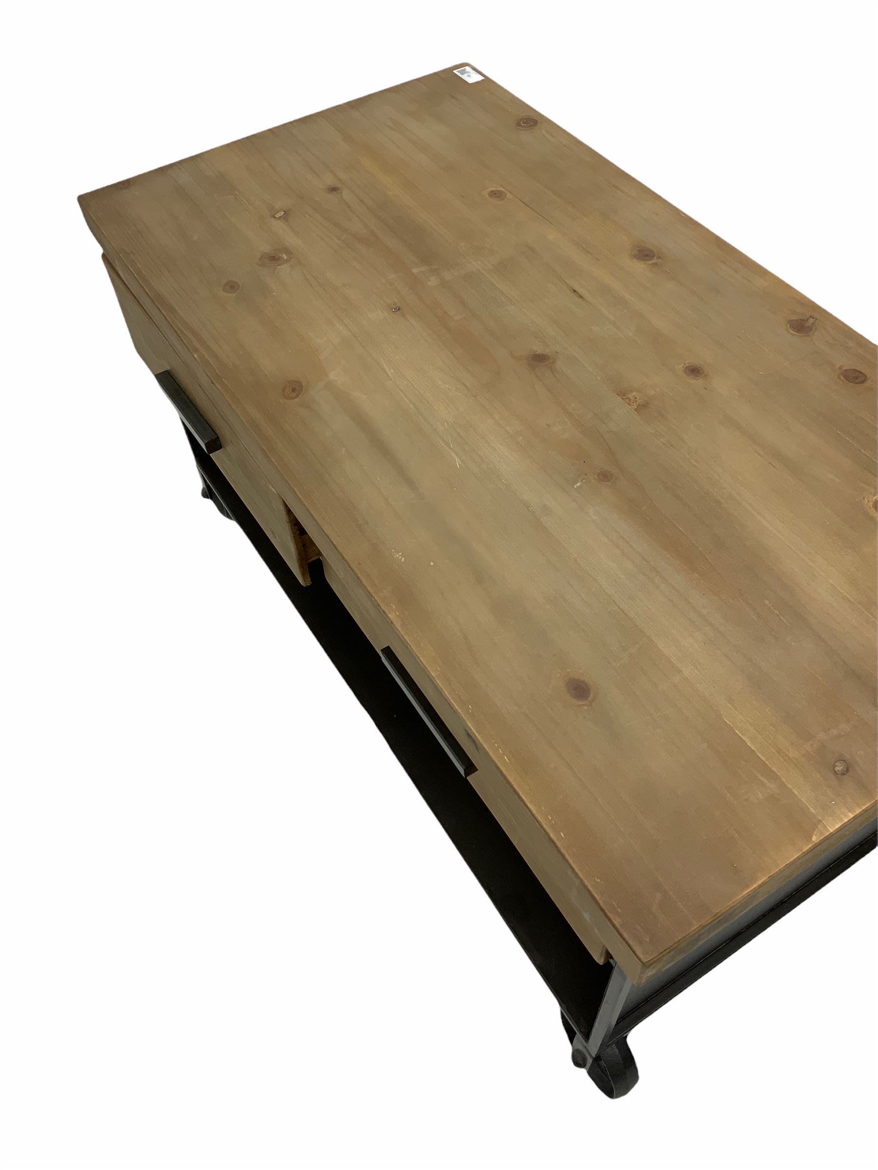 Industrial design pine and metal framed coffee table - Image 2 of 2