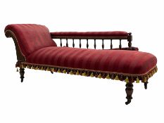 Late Victorian walnut framed chaise longue