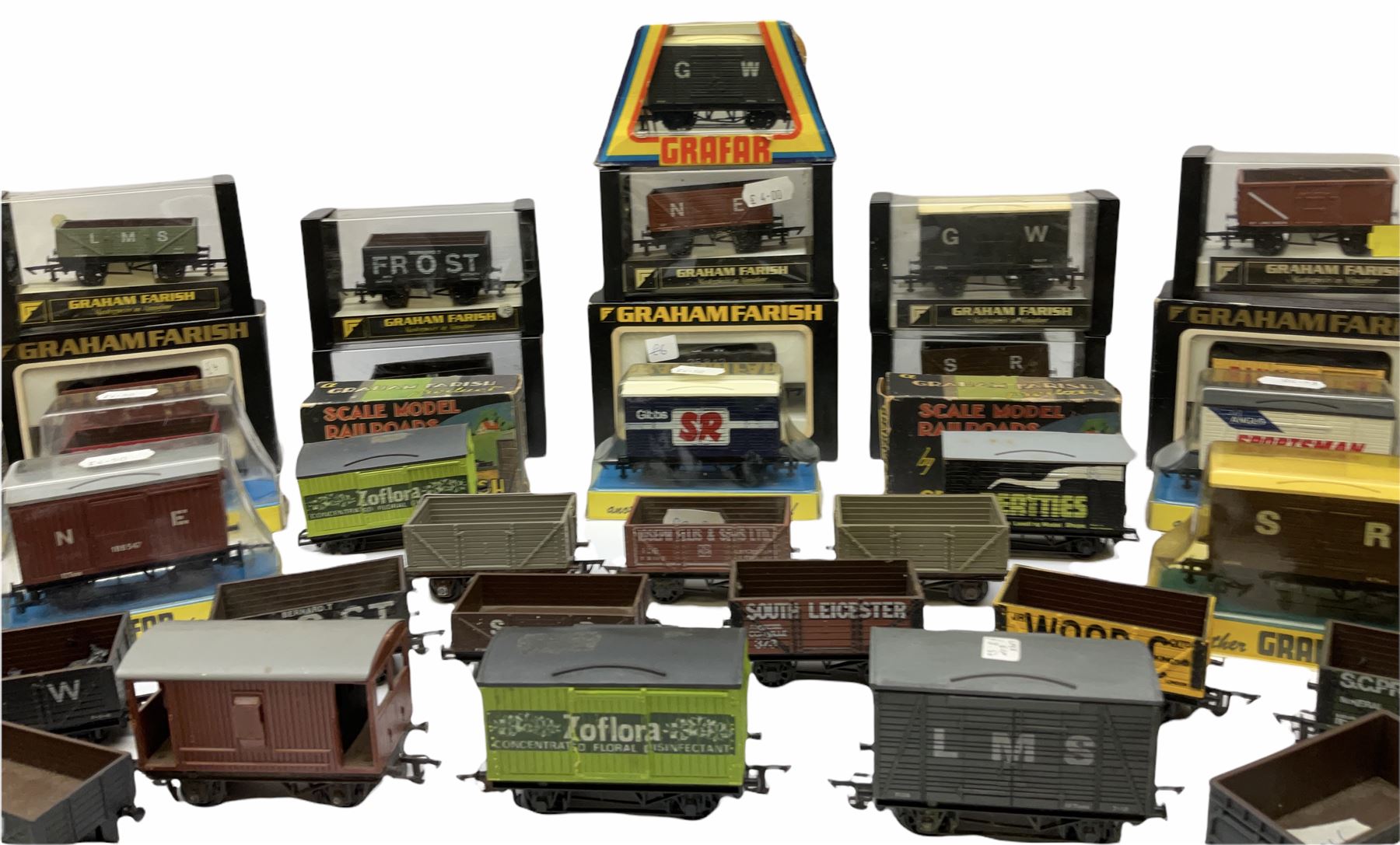 Graham Farish '00' gauge - twenty-two plastic goods wagons in various design boxes; and twenty unbox - Image 8 of 8