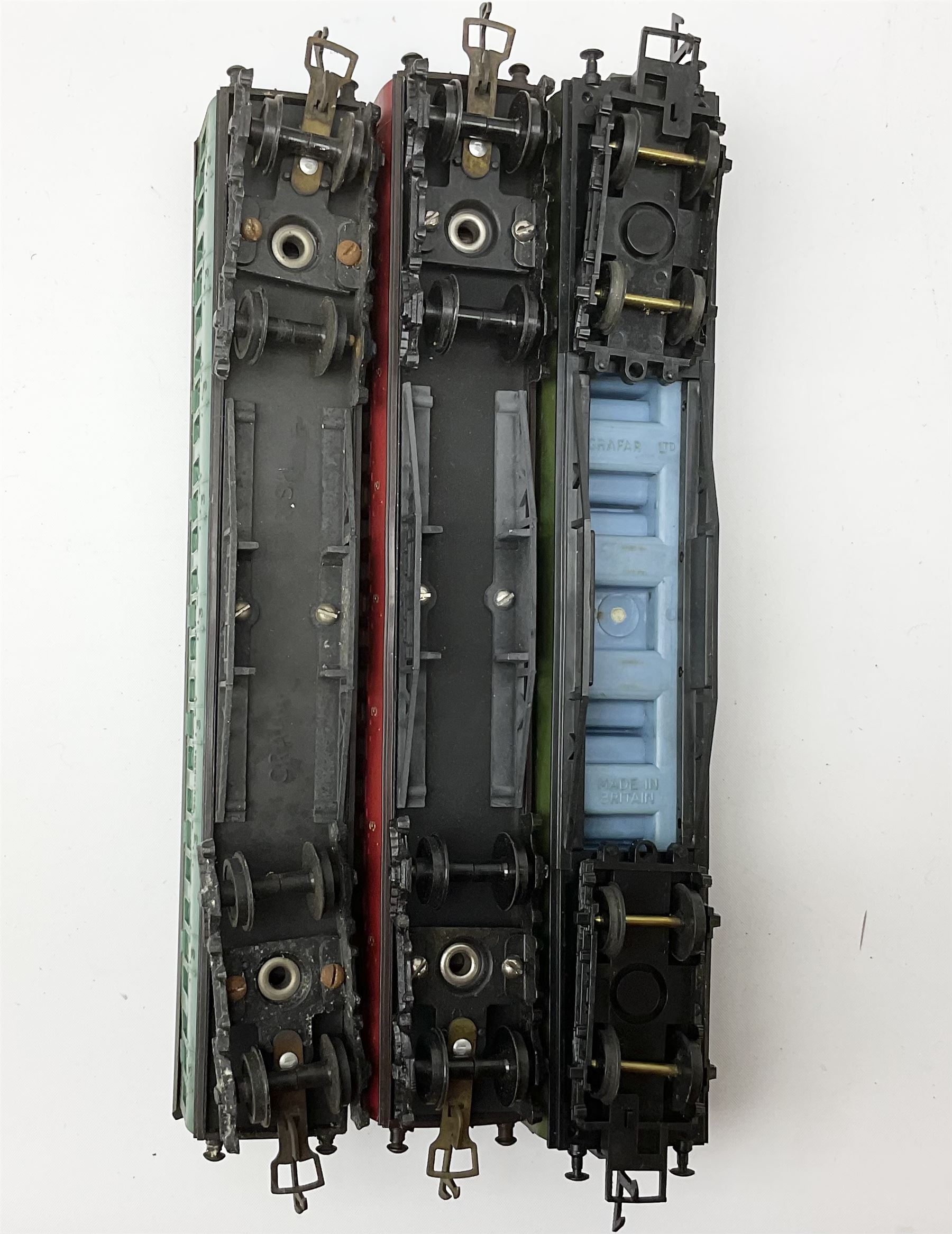 Graham Farish '00' gauge - three BR red Suburban coaches - Image 6 of 6