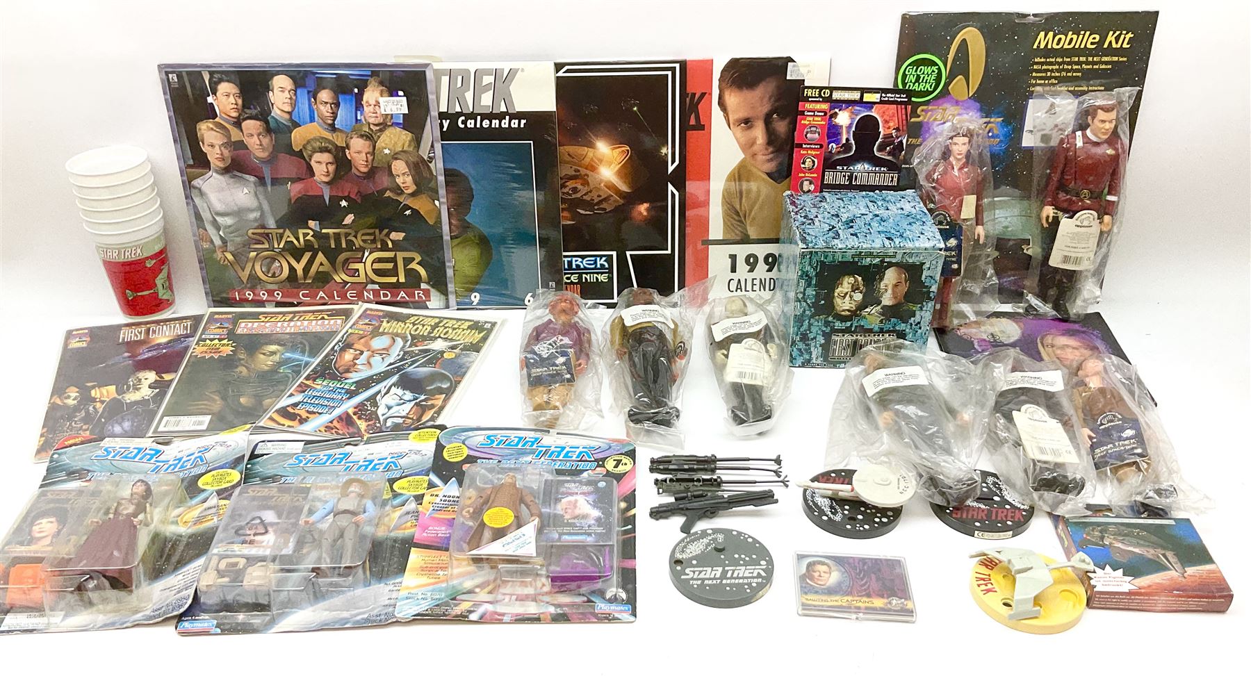 Quantity of Star Trek memorabilia and promotional merchandise including action figures